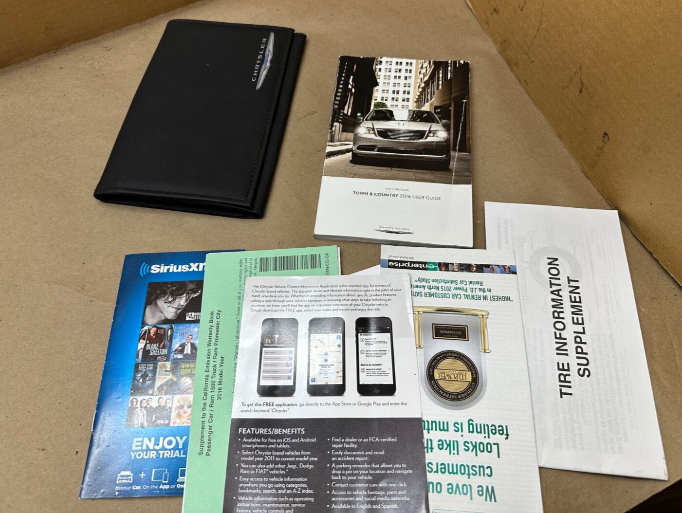 2016 Chrysler Town and & Country Owners Manual User Guide Case OEM 16 Factory