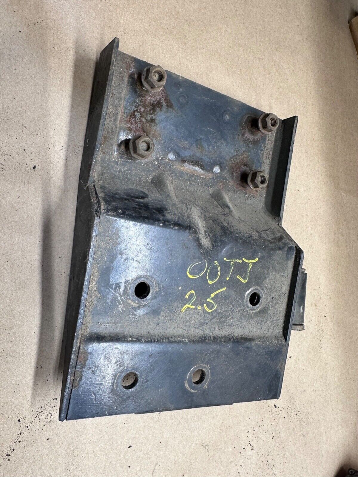 97-02 Jeep Wrangler TJ Transmission Mount Bracket Plate Bracket OEM 52058618 AX5