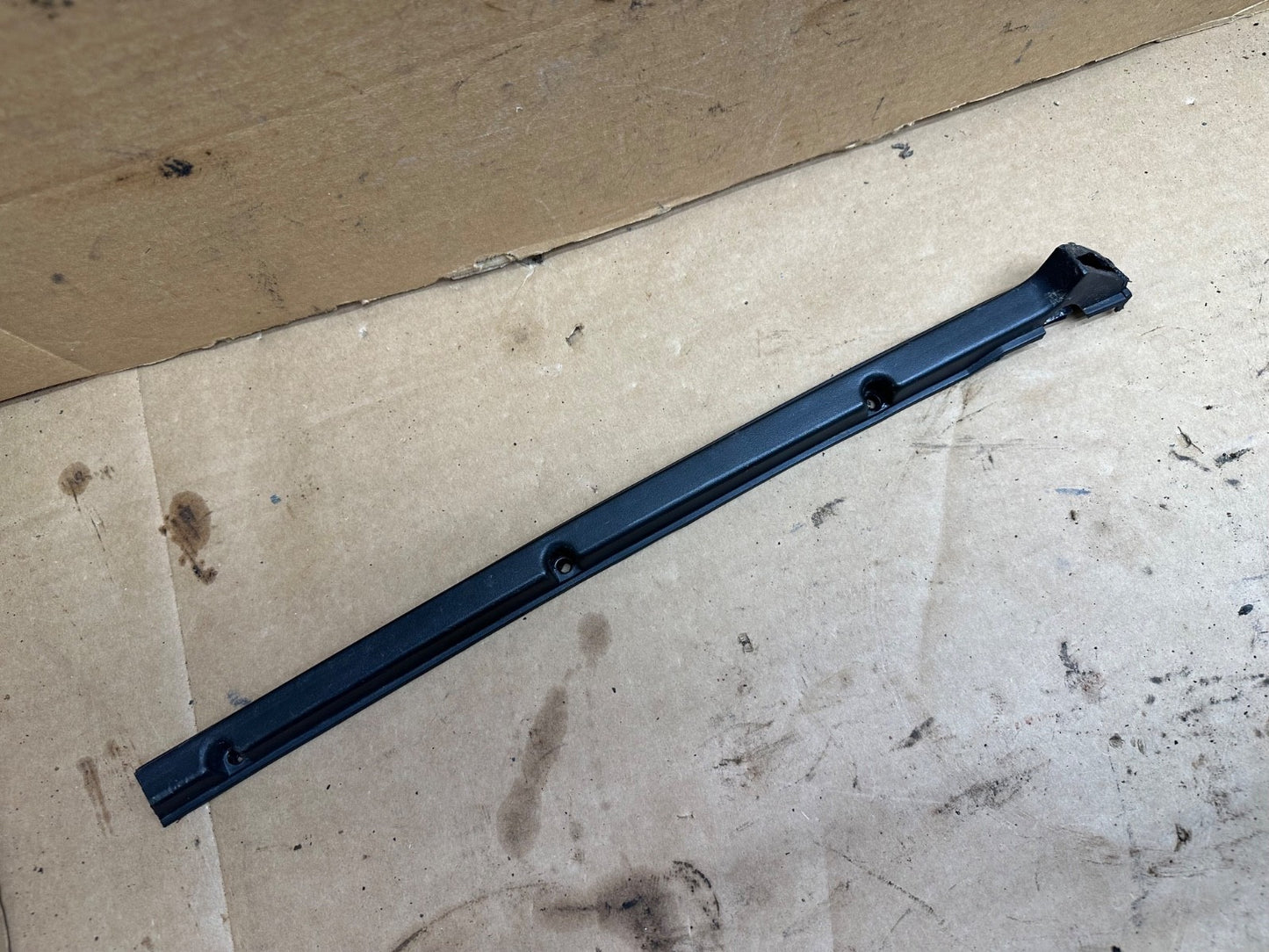 97-02 Jeep TJ Wrangler Windshield Frame Door Pillar Left OEM Trim Mount Bracket