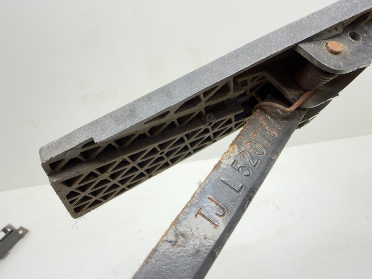 Jeep Wrangler TJ 97-06 Gas Accelerator Pedal Throttle Bracket Firewall Petal OEM
