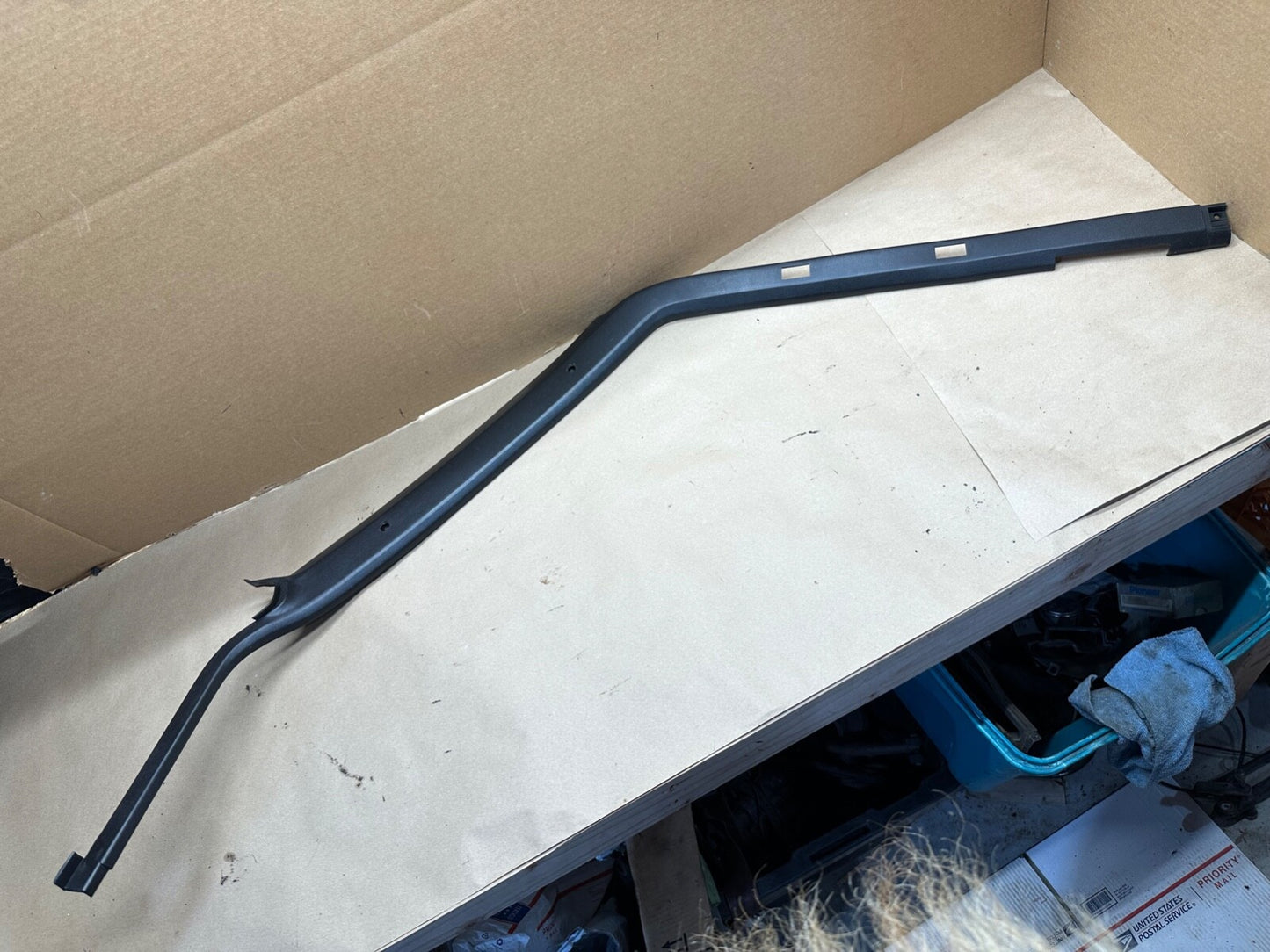 84-96 Jeep Cherokee XJ Passenger A-B Pillar Interior Trim Windshield BLACK RARE 