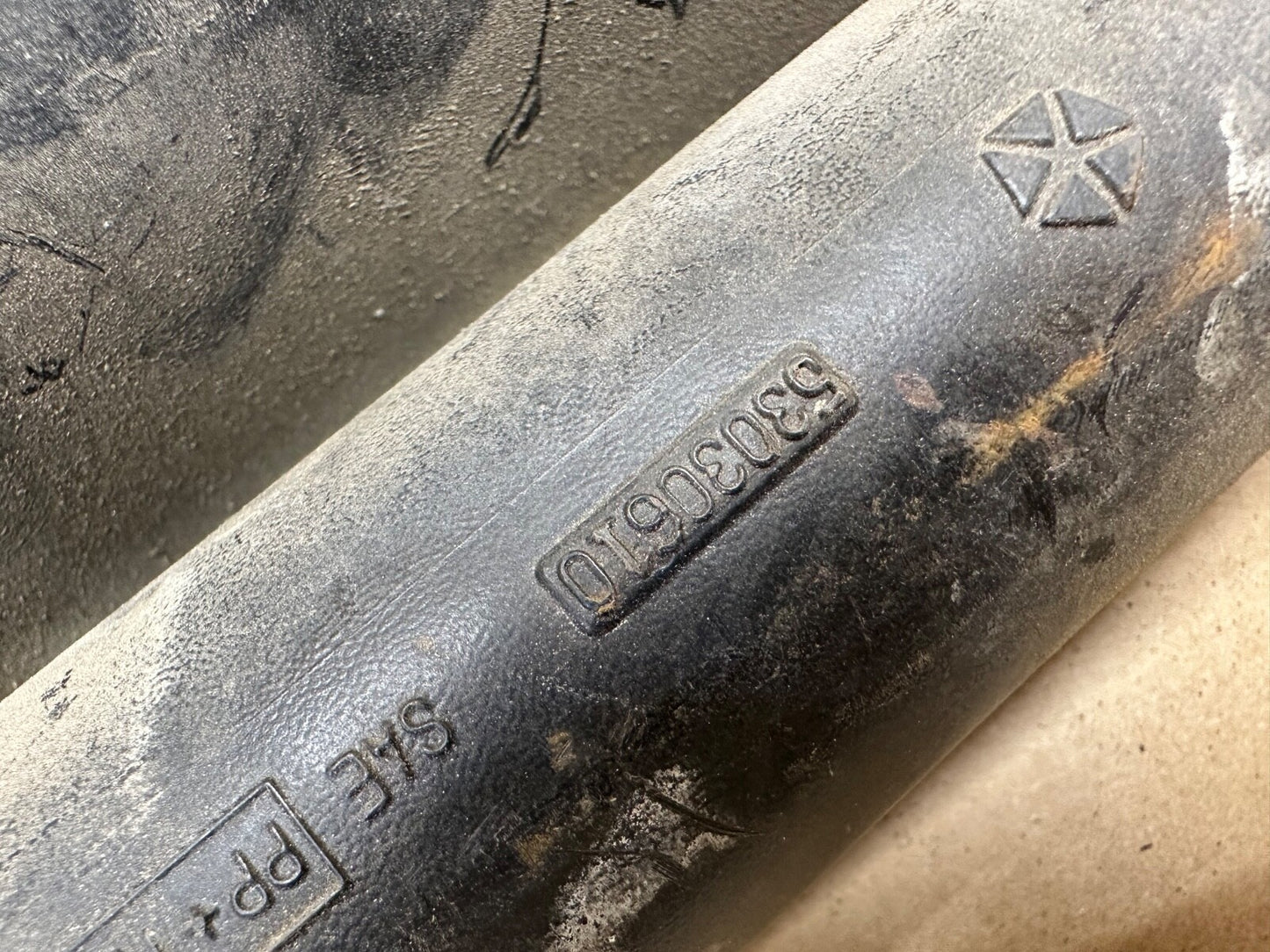 97-02 Jeep Wrangler TJ Air filter box Intake Tube 2.5L 4 Cylinder 2.5 L Hose OEM