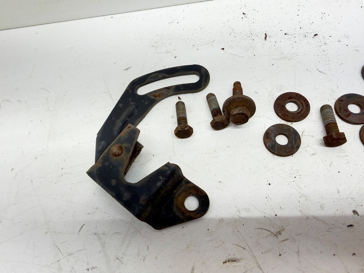 97-02 Jeep TJ Wrangler BACK SEAT BRACKETS FENDER WELL Side Rear Bracket L R OEM