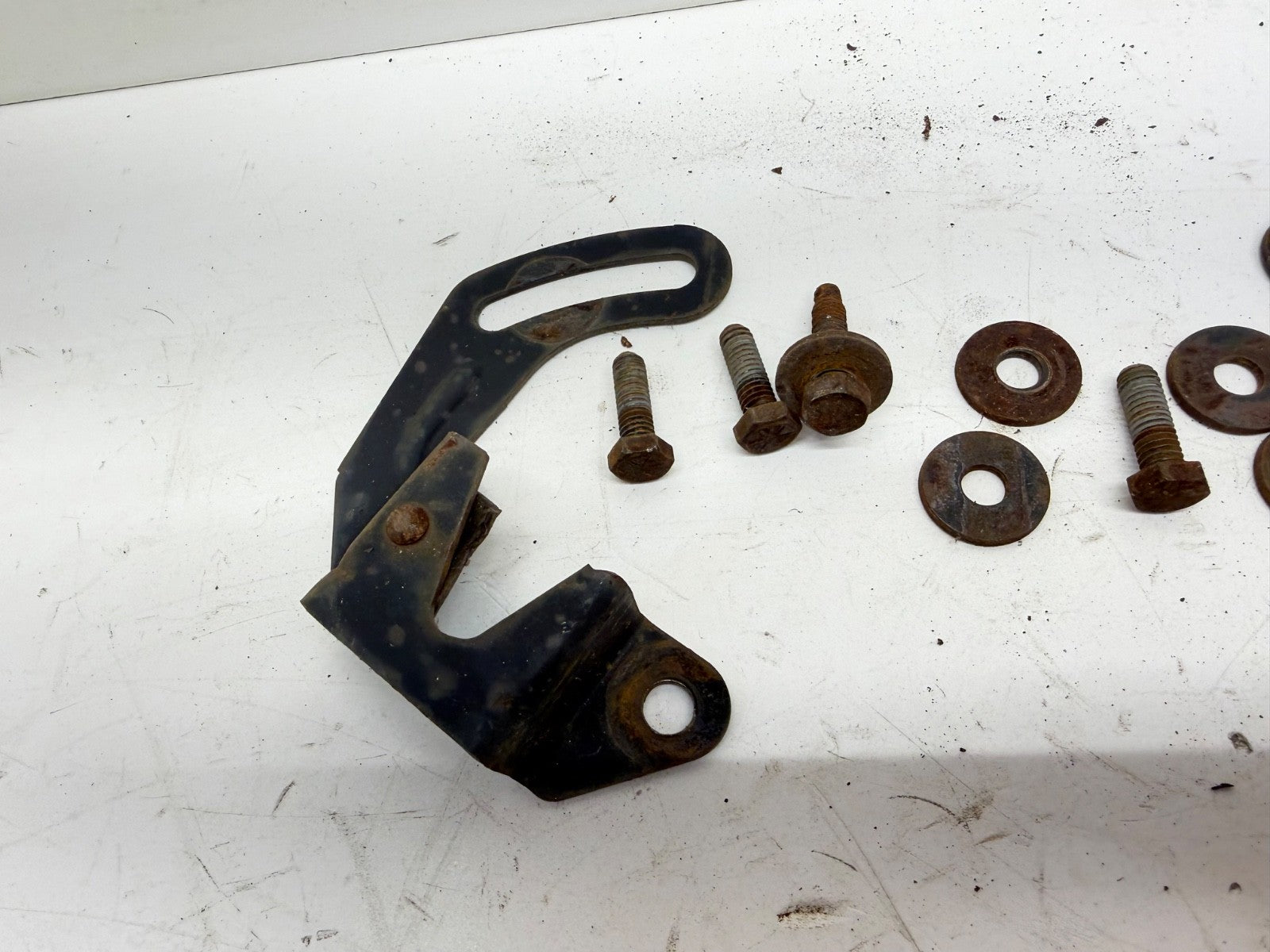 97-02 Jeep TJ Wrangler BACK SEAT BRACKETS FENDER WELL Side Rear Bracket L R OEM
