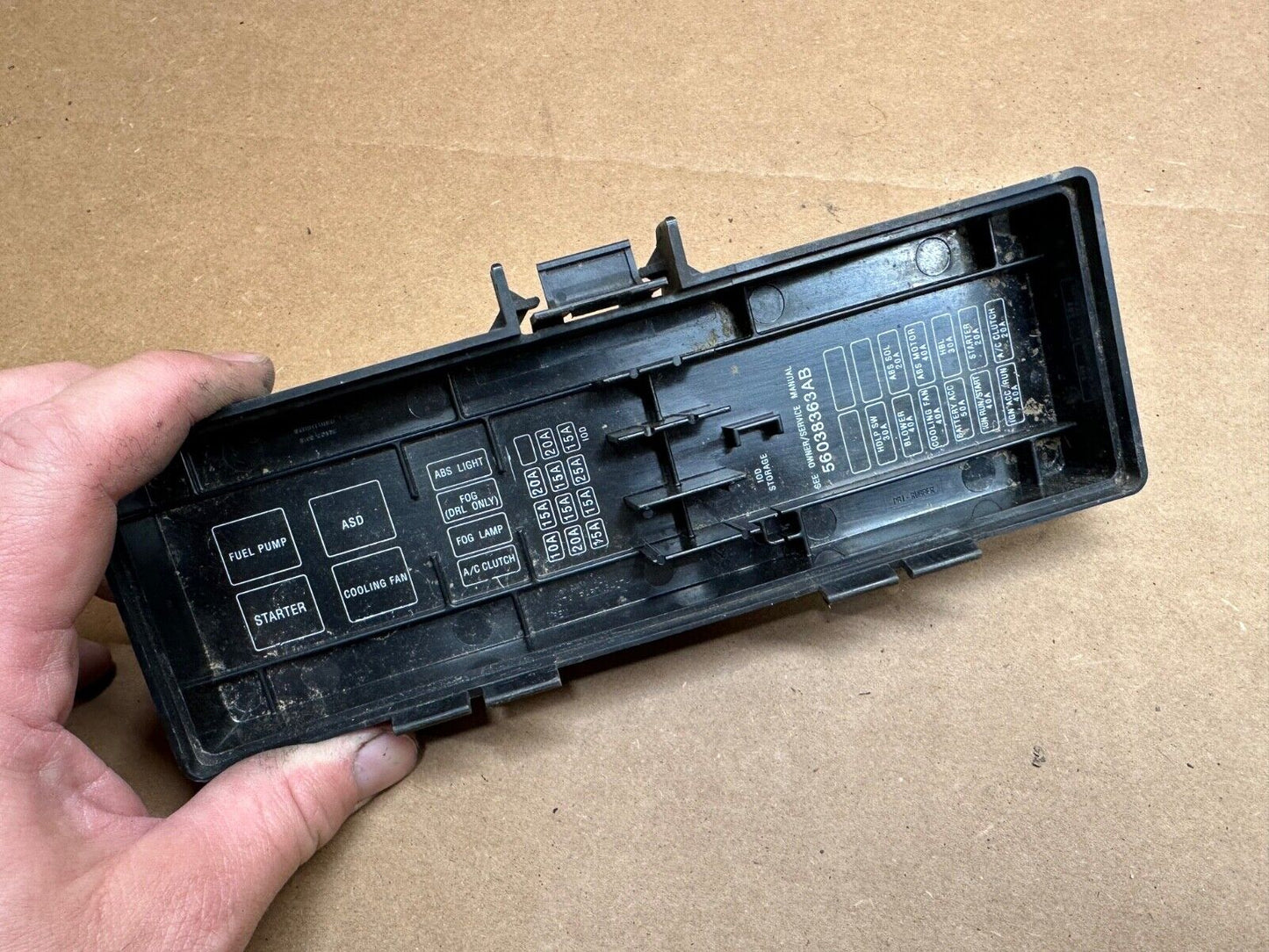 97-01 JEEP XJ CHEROKEE Fuse Block Cover Engine Compartment Relay 56038363Ab