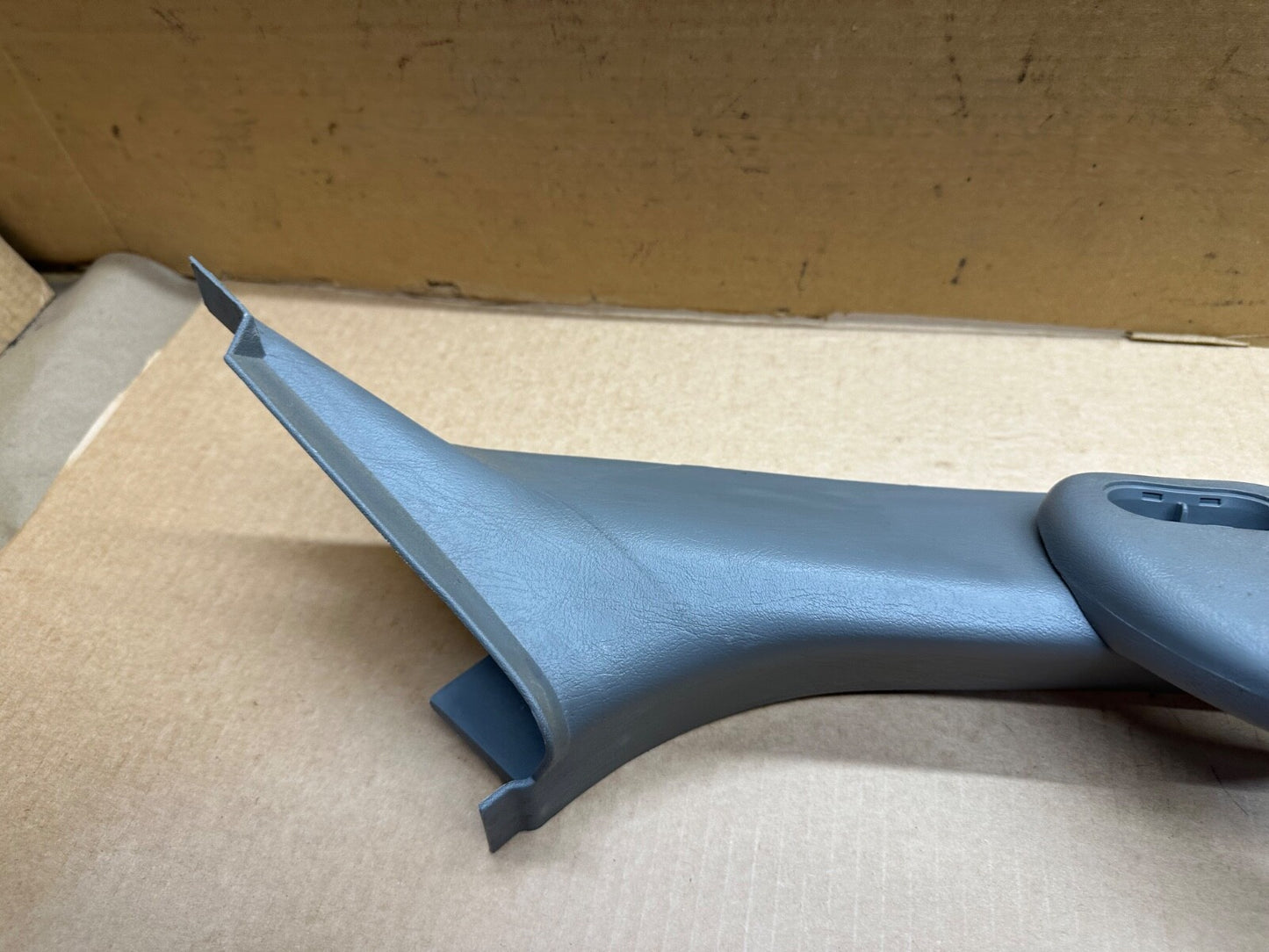 03-07 Ford F250 F350 RH Right Passenger A-Pillar Trim Grab Handle Gray OEM Grey