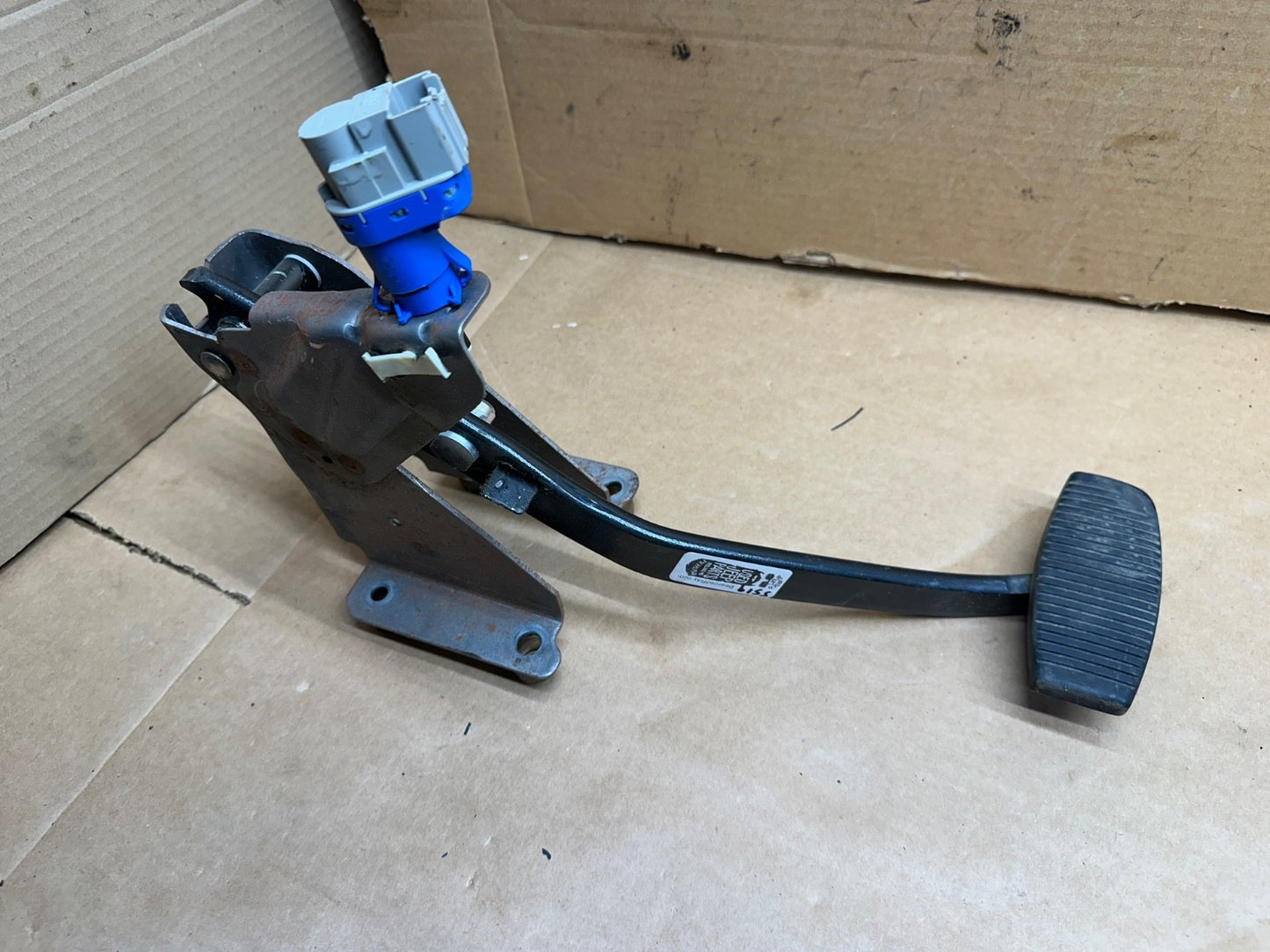OEM 2011-2016 FORD F250 F350 NON ADJUSTABLE BRAKE PEDAL Super Duty 12 13 14 15