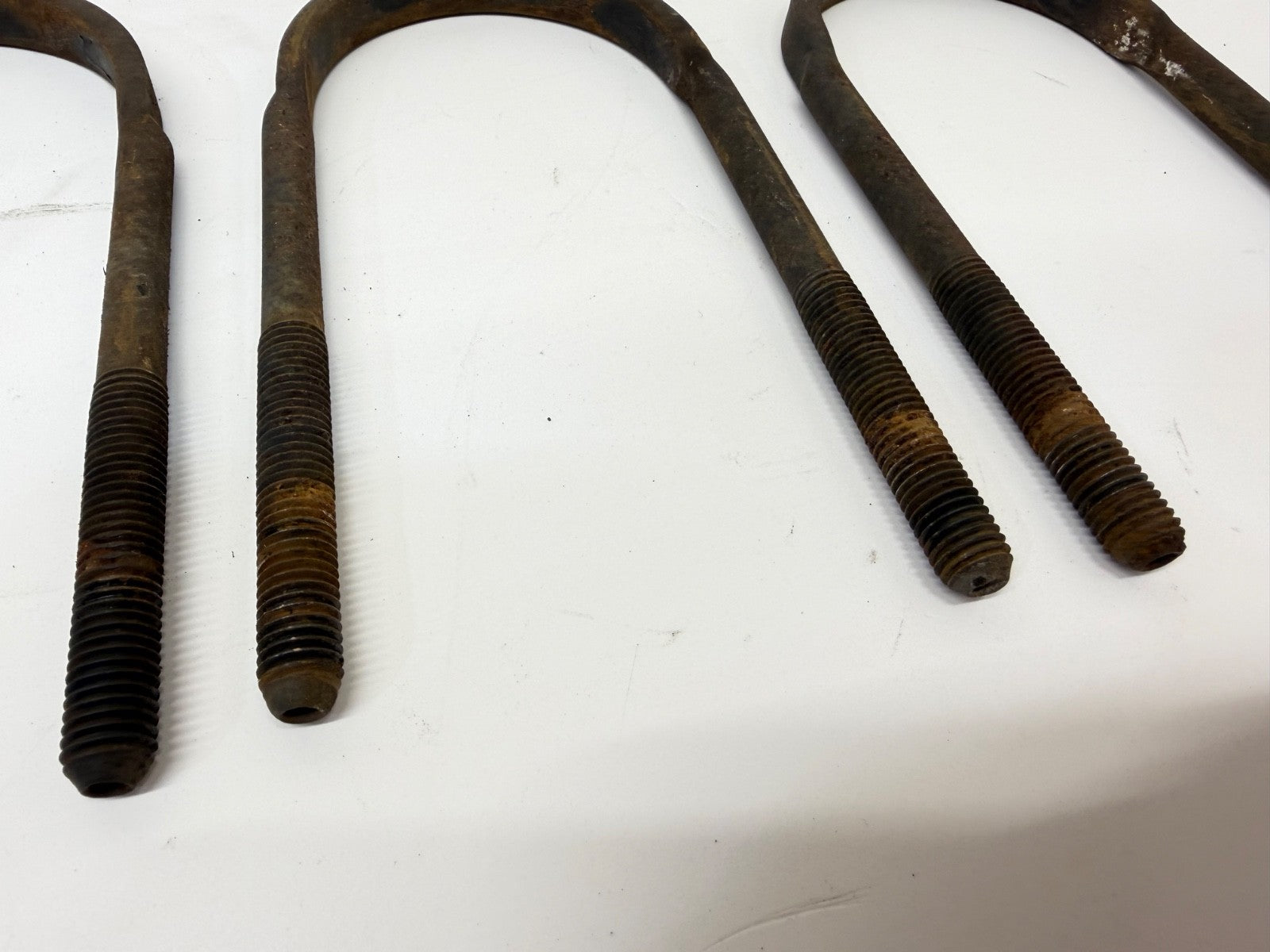 USED OEM 96-01 Ford Explorer 8.8 Axle U bolts Bolt U-Bolts Axle Mount Factory OE