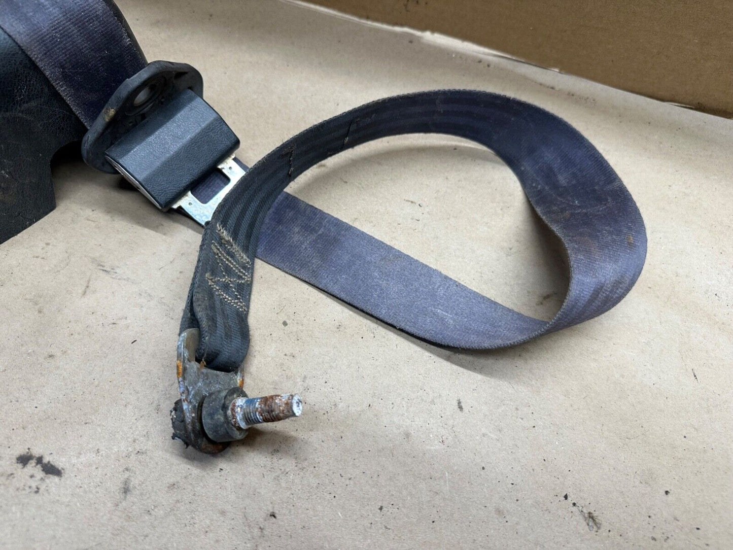 92-95 Jeep Wrangler YJ Left REAR SEAT BELT Male Retract Shoulder Seatbelt L