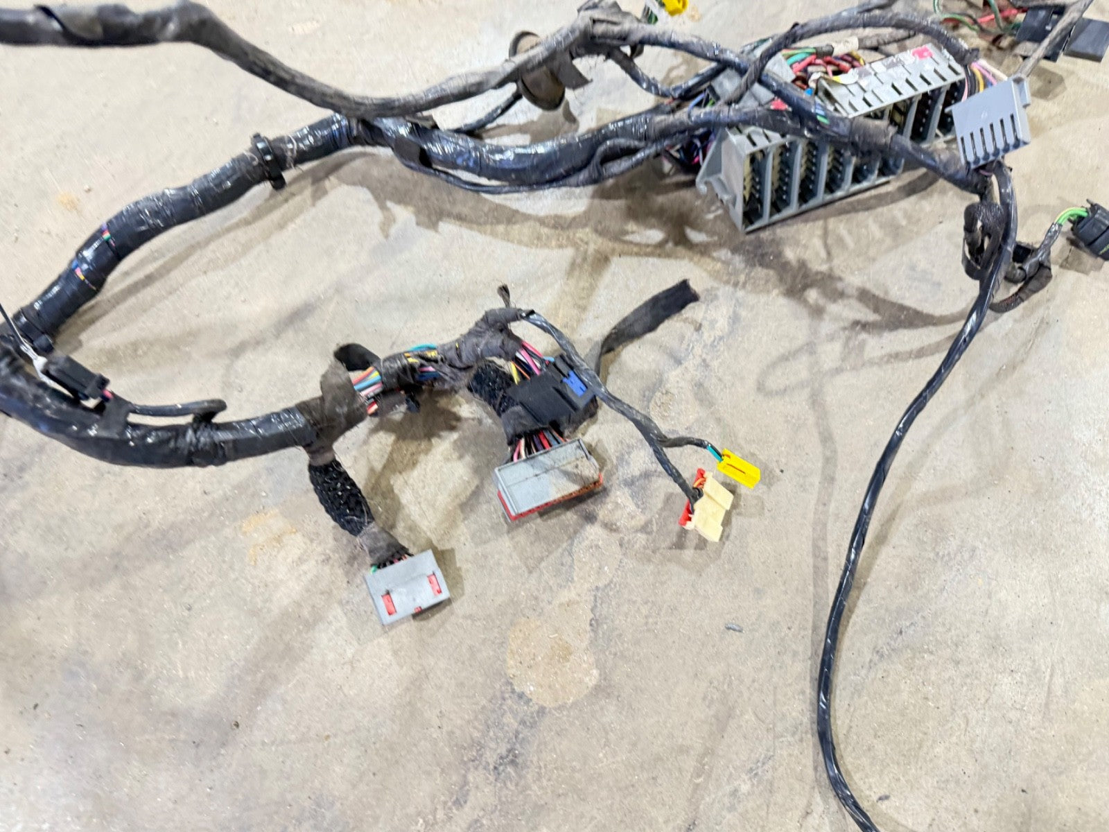 01 Jeep TJ Wrangler Interior Fusebox Crossbody Wire Harness Soft Top Under Dash