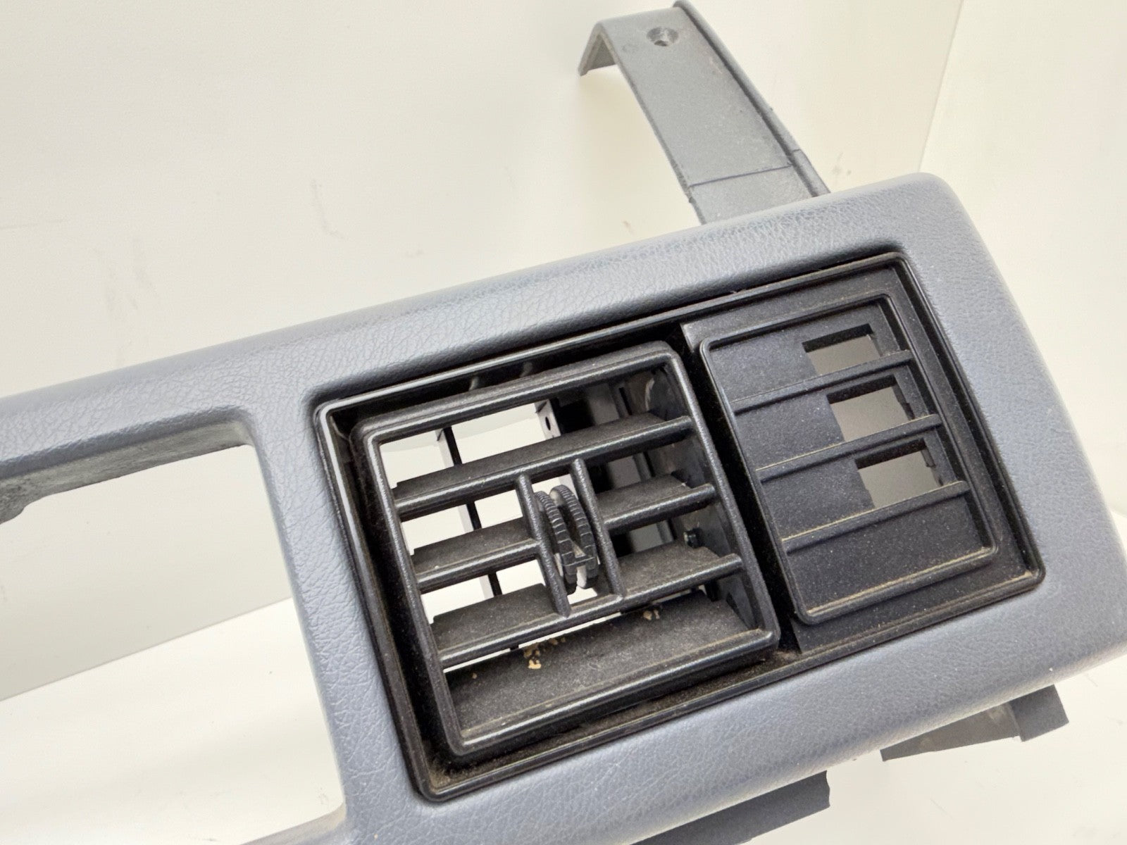 84-96 Jeep Cherokee RH Passenger Side Dash Glove Box Bezel Trim Vent Panel Grey