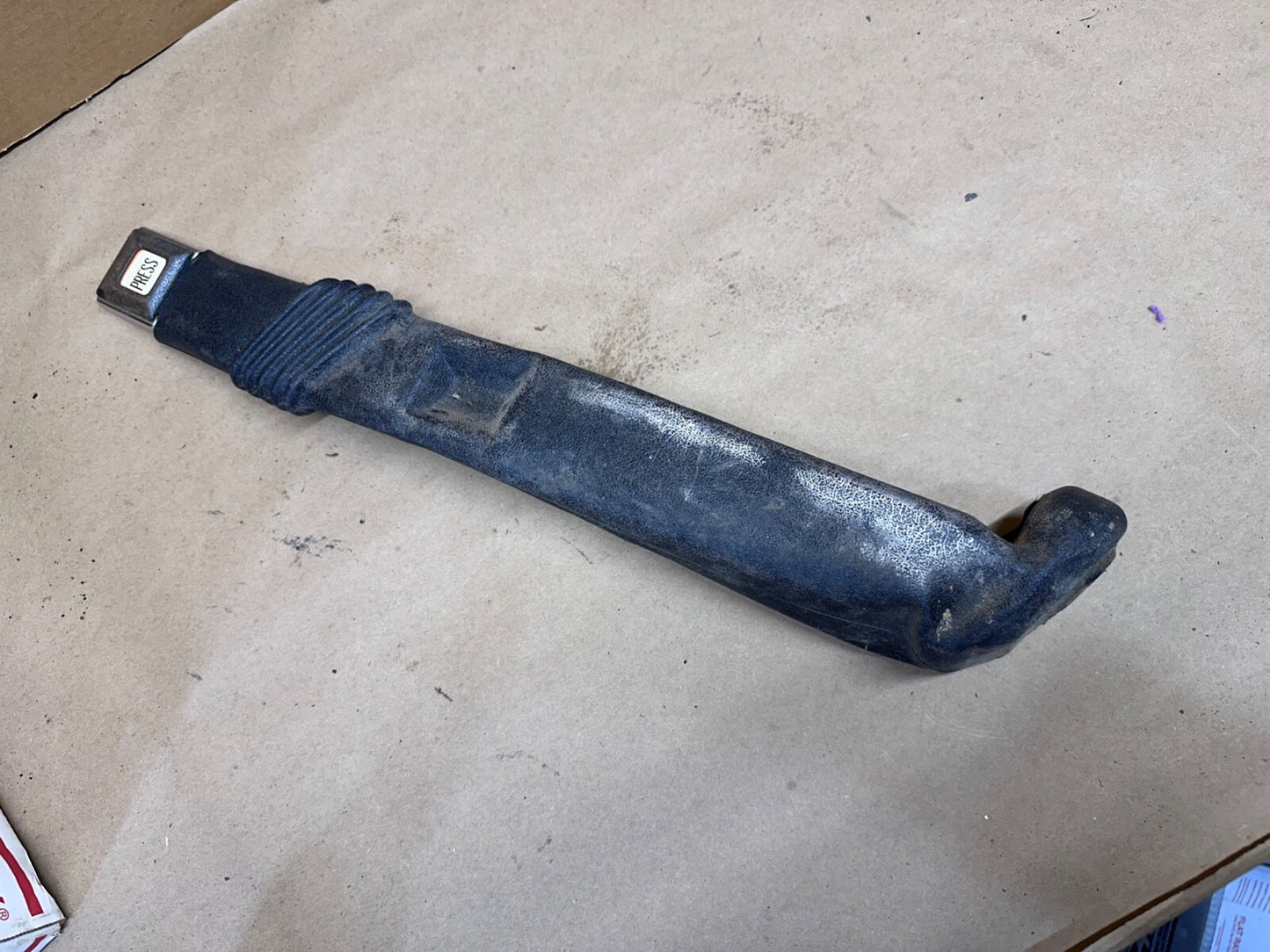 92-95 Jeep Wrangler YJ Front Passenger Right Female SeatBelt Buckle Seat Belt OE