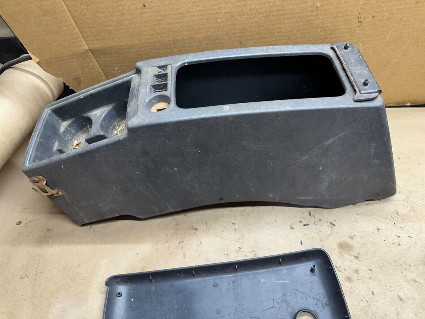 91-95 Jeep Wrangler YJ Interior Center Console Grey Gray OEM Factory ARMREST