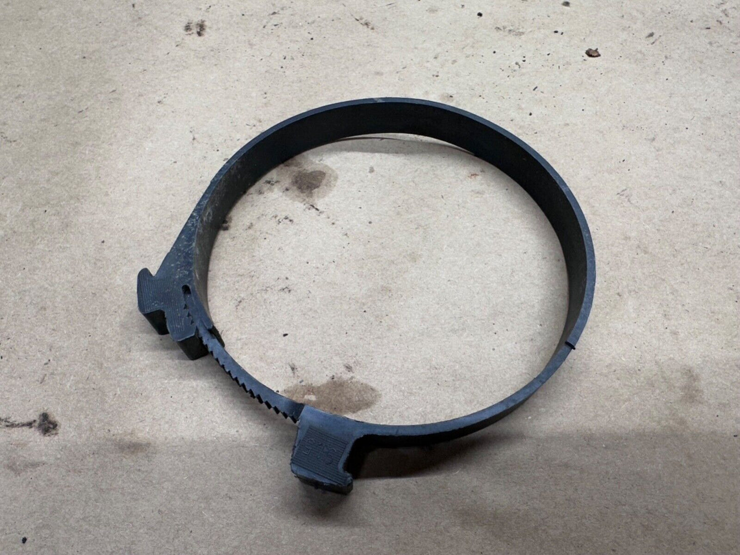 91-01 Jeep Cherokee XJ Intake Air Cleaner Hose Tube Boot Clamp OEM 91.5mm Large