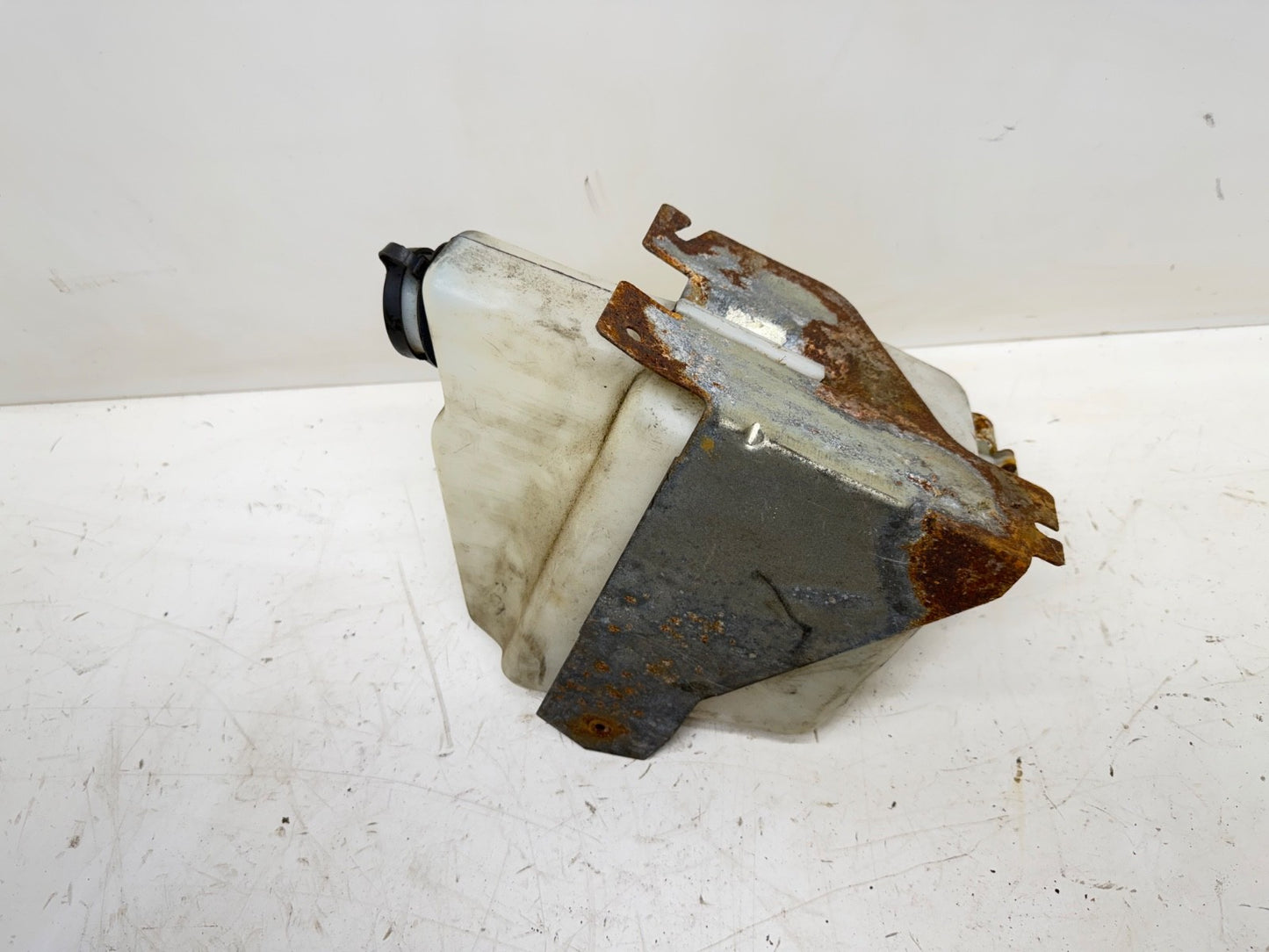 Jeep Wrangler YJ 91-95 Windshield Washer Fluid Reservoir Bottle 1 Single Pump OE