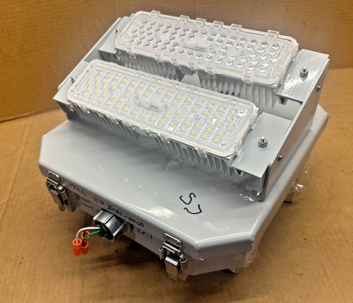 Lumi Trak Billboard Sign LED Flood Light LT 2000 SL120MOD 120-277 volt 3021-0000