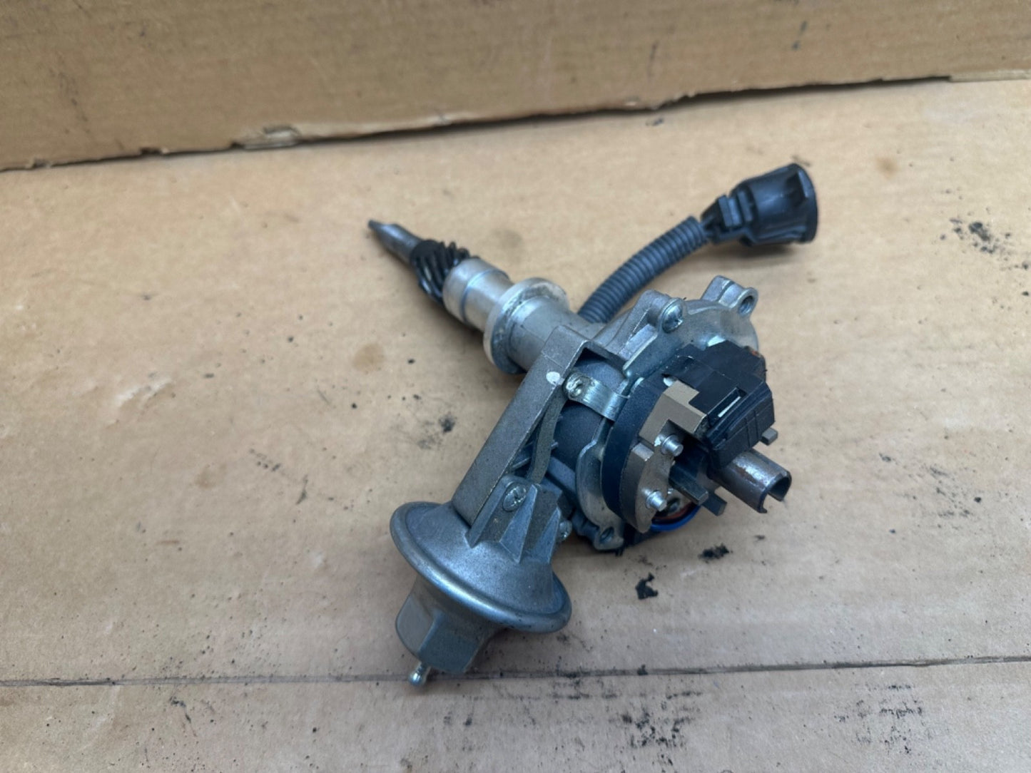 Distributor For 78-83 Jeep CJ5 4.2L 78-86 Jeep CJ7 4.2L 87-90 Jeep Wrangler 4.2L