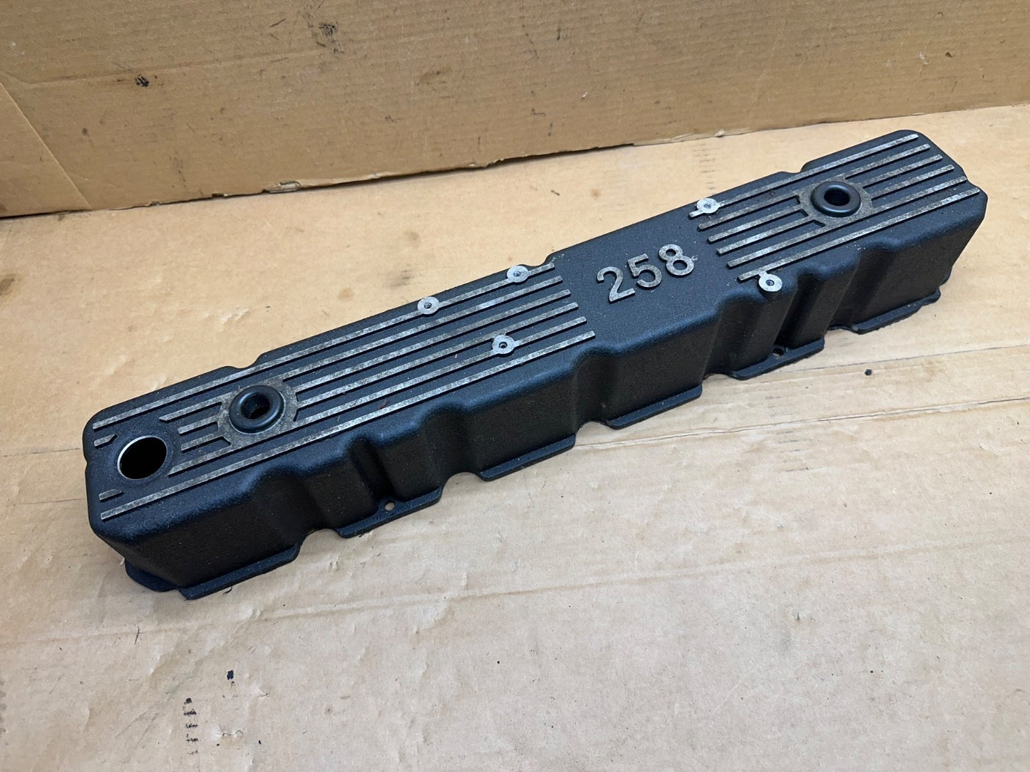 JEEP CJ  1980-86 4.2L AFTERMARKET Engine Valve Cover Aluminum 258 ci 4.2 L Black