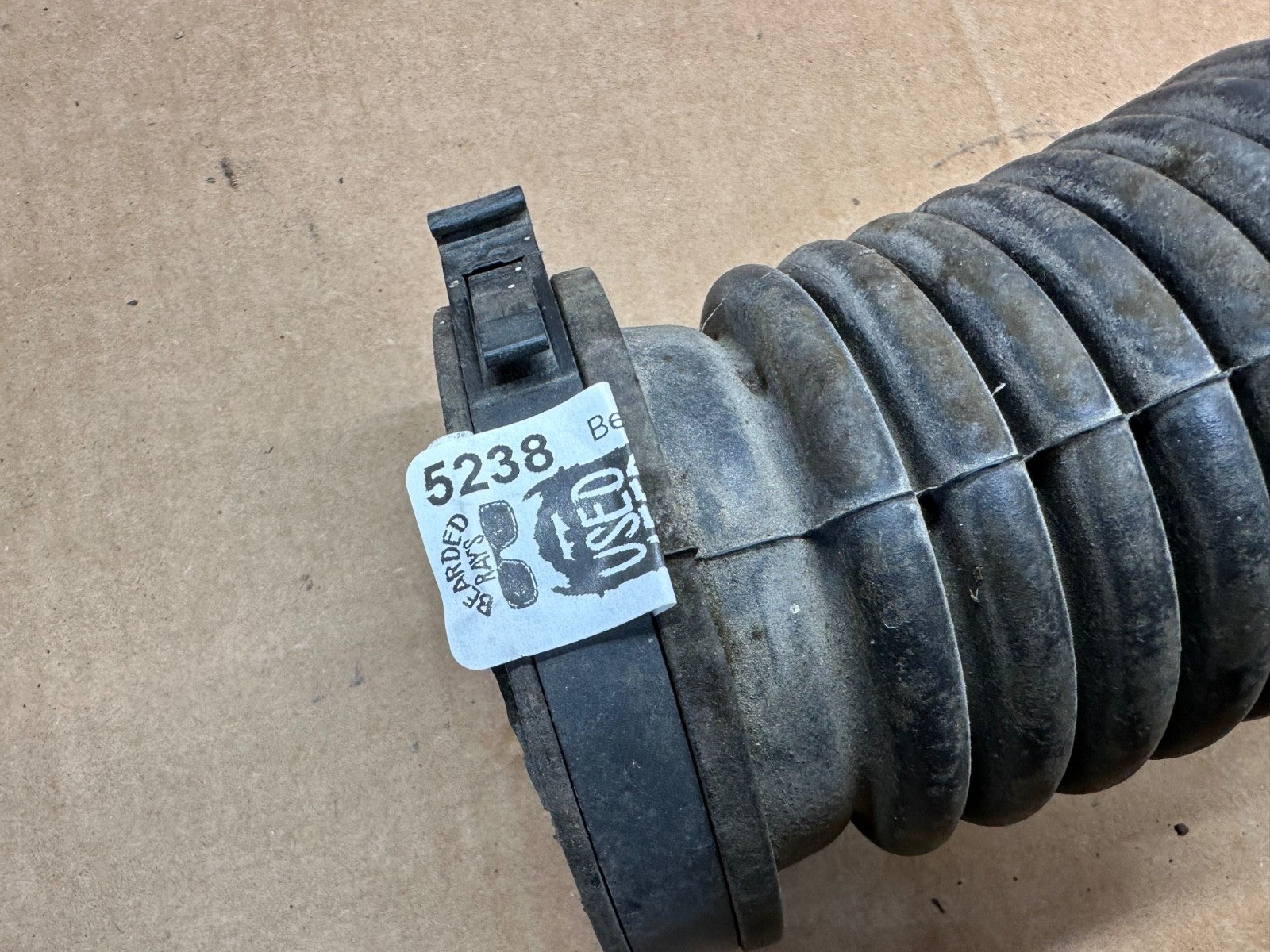 Jeep Cherokee XJ 1991-01 4.0 Liter intake Air Cleaner tube Filter Connector Hose