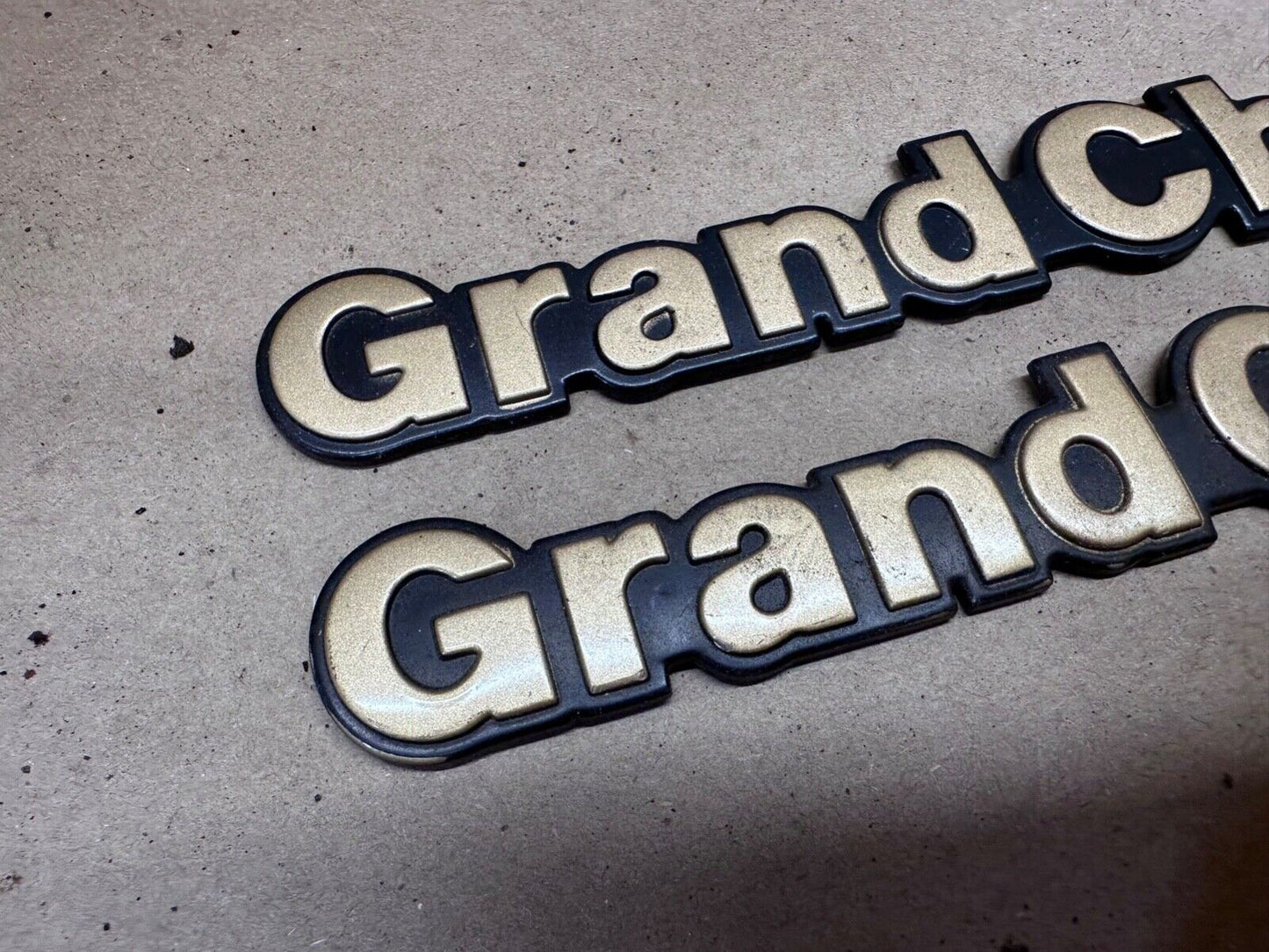 93-98 Jeep Grand Cherokee OEM 55295445 Gold fender nameplate Emblem Pair Set 2