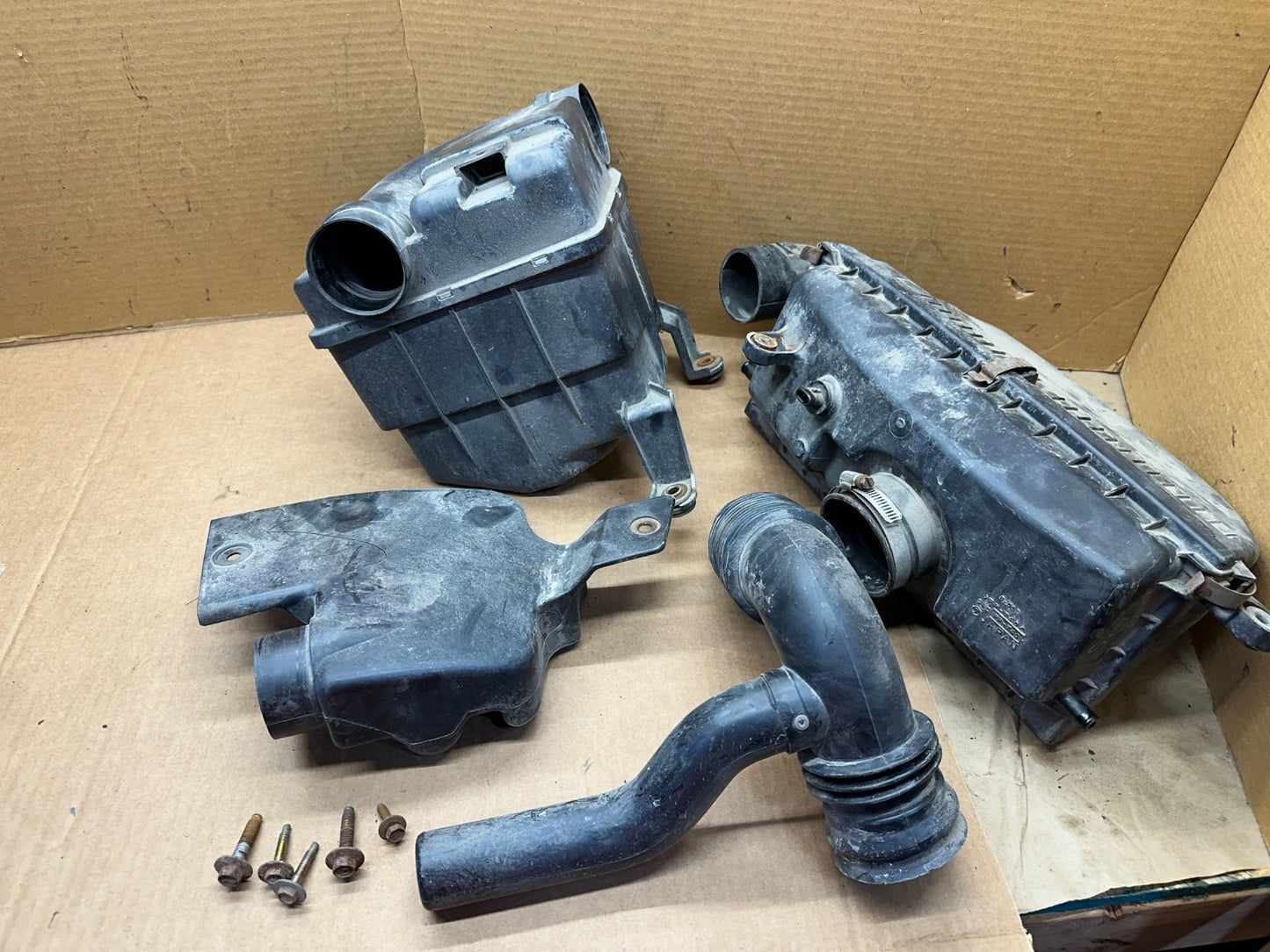 2003-2005 Subaru Forester Stock Airbox Air Box Intake OEM Filter Housing Tube