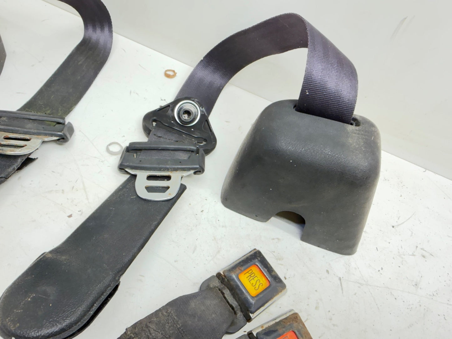 92-95 Wrangler Jeep YJ REAR SEAT BELTS SHOULDER BELT FEMALE BUCKLE BACK Set OEM