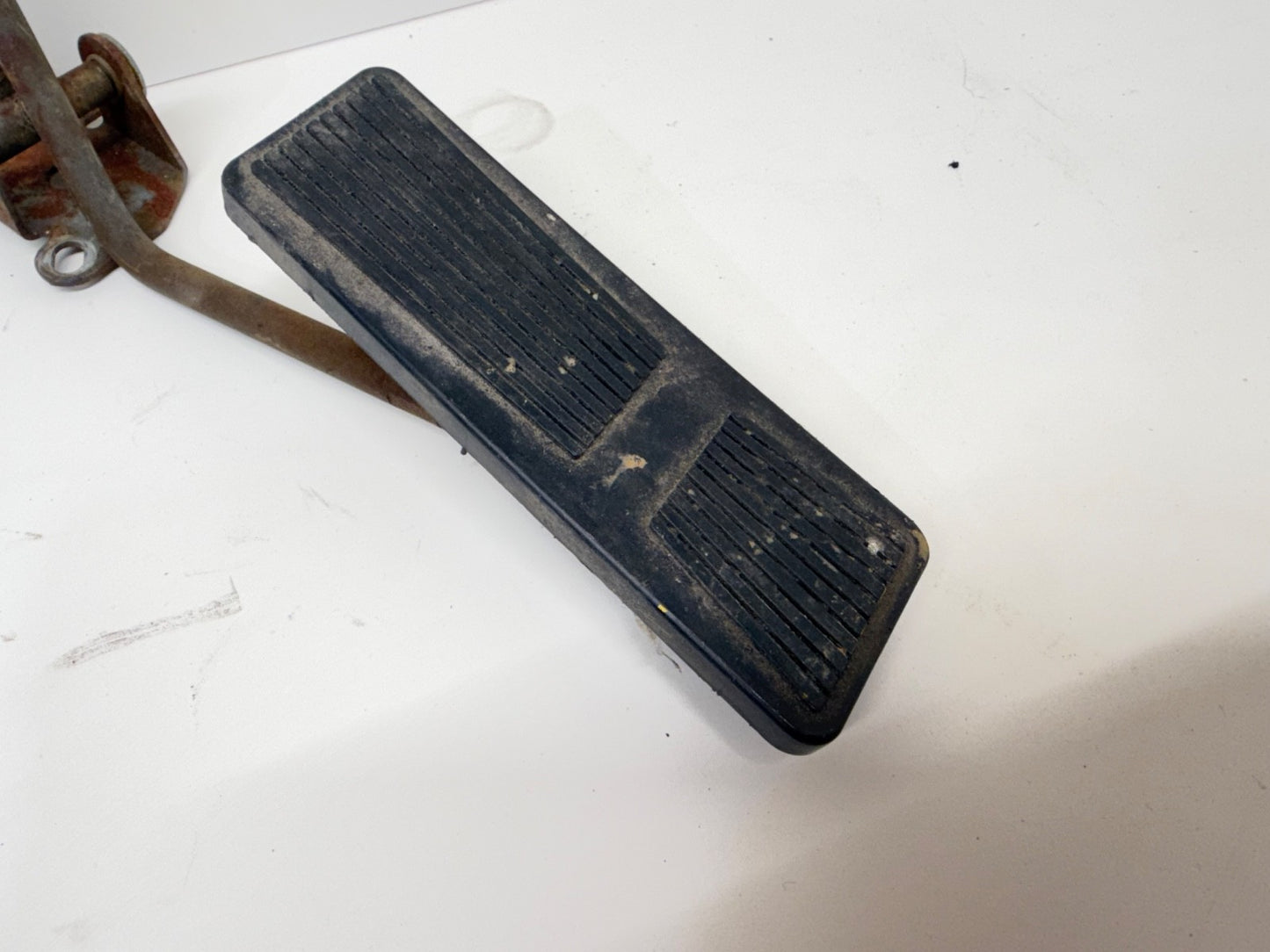 Jeep Cherokee XJ 84-96 OEM Fuel Gas Accelerator Pedal Throttle Petal Go Factory