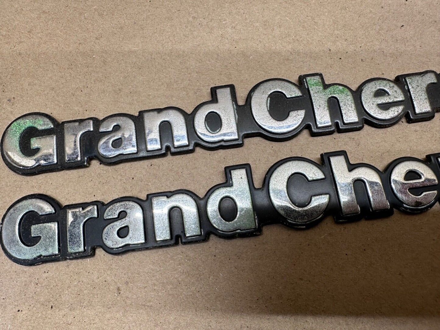 93-98 Jeep Grand Cherokee OEM 55295445 front fender nameplate Emblem Pair Set 2