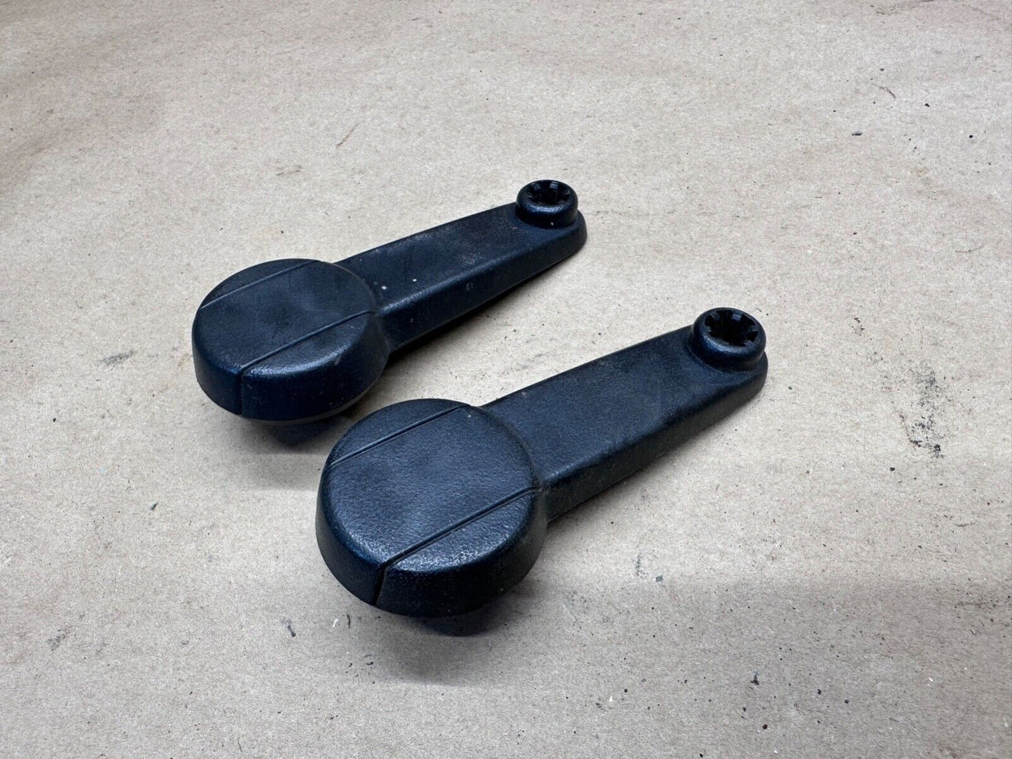 1984-1996 Jeep Cherokee XJ Comanche MJ PAIR L R Manual Window Crank BLACK Handle