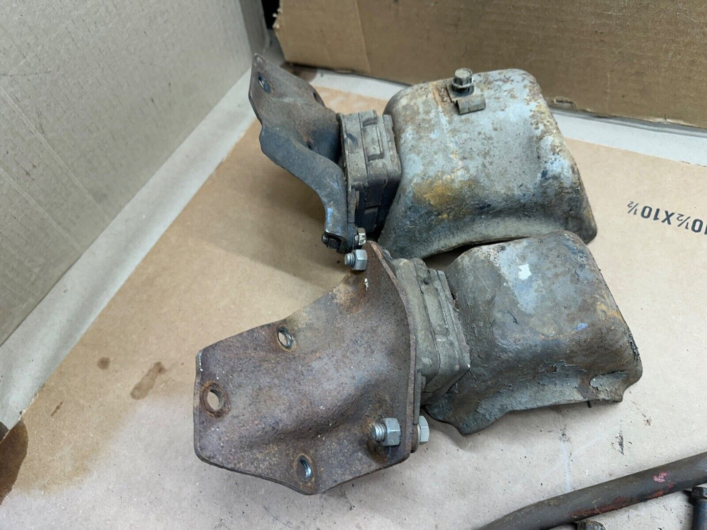 76-86 Jeep CJ Factory Frame Engine Motor Mount 258 6cyl 5 7 CJ5 CJ7 Complete OEM