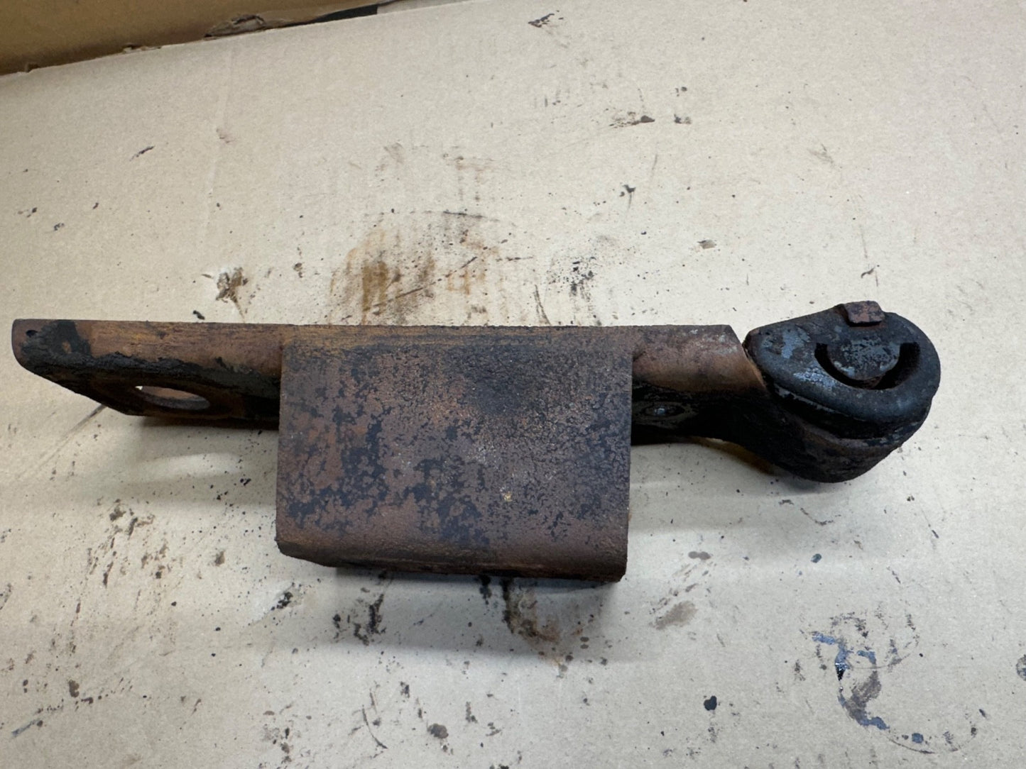 1987-1995 Jeep Wrangler YJ Automatic Transmission Mount Bracket 2.5 4.0 4.2