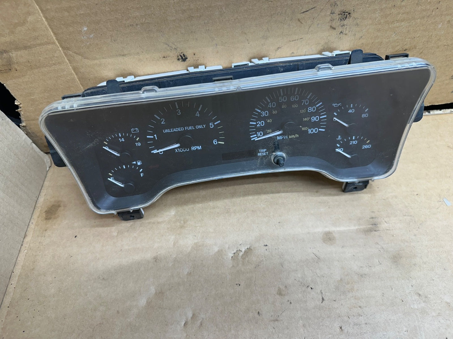 97-01 Jeep Cherokee XJ SPEEDOMETER CLUSTER Gauge Speedo Gauge Instrument Tach TJ