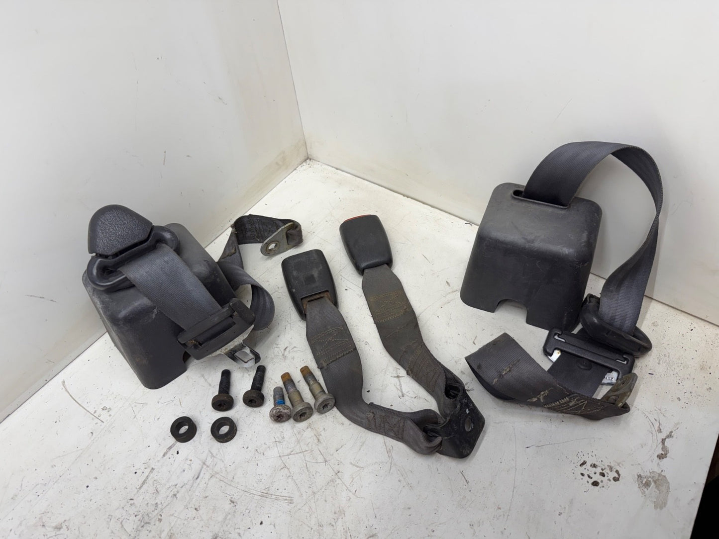 97-02 Jeep TJ Wrangler Complete SET REAR Seat Belts Belt Buckles Seatbelt Back