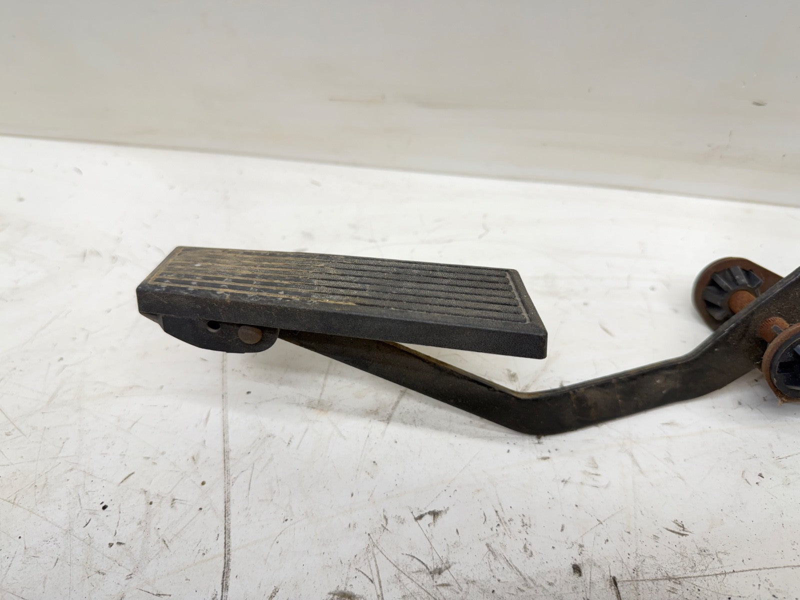 Jeep Wrangler TJ 97-06 Gas Accelerator Pedal Throttle Bracket Firewall Petal OEM