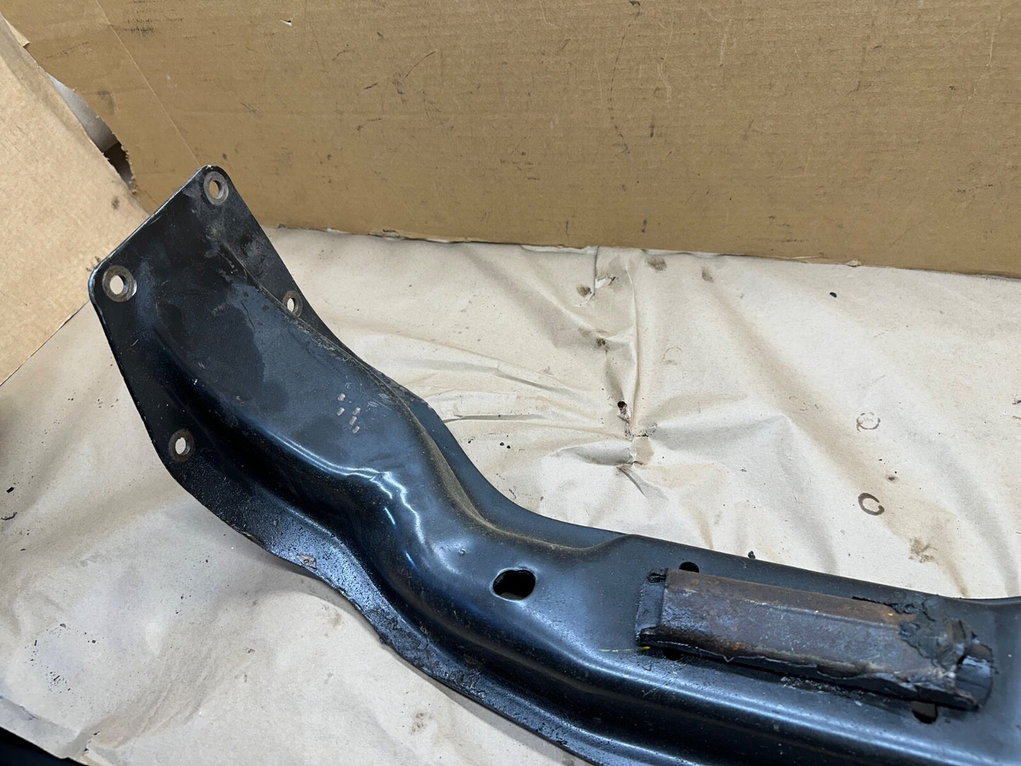 94-98 Dodge Ram 1500 A/T 4x4 Auto Transmission Crossmember Mount Support OEM