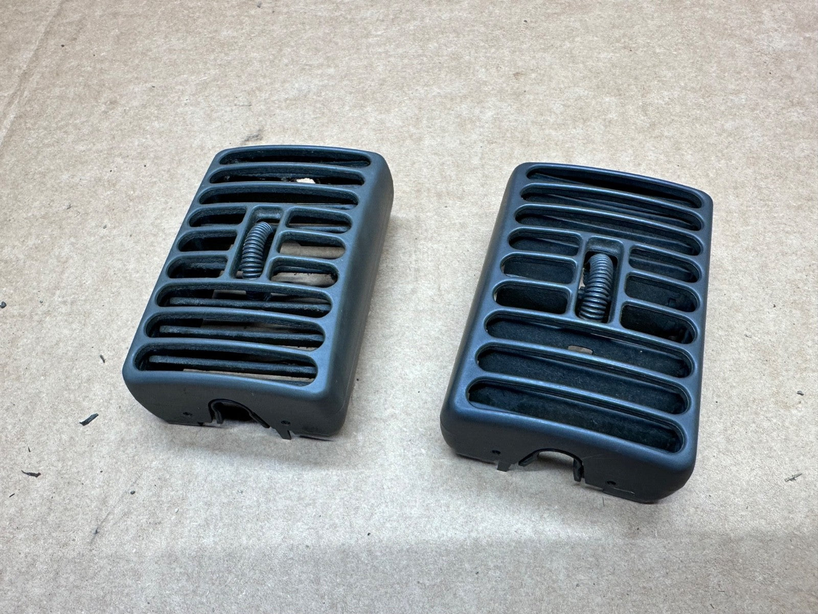 Jeep Cherokee XJ 97-01 OEM Left Right Dash Vents Louver Vent HVAC Heat AC A/C OE