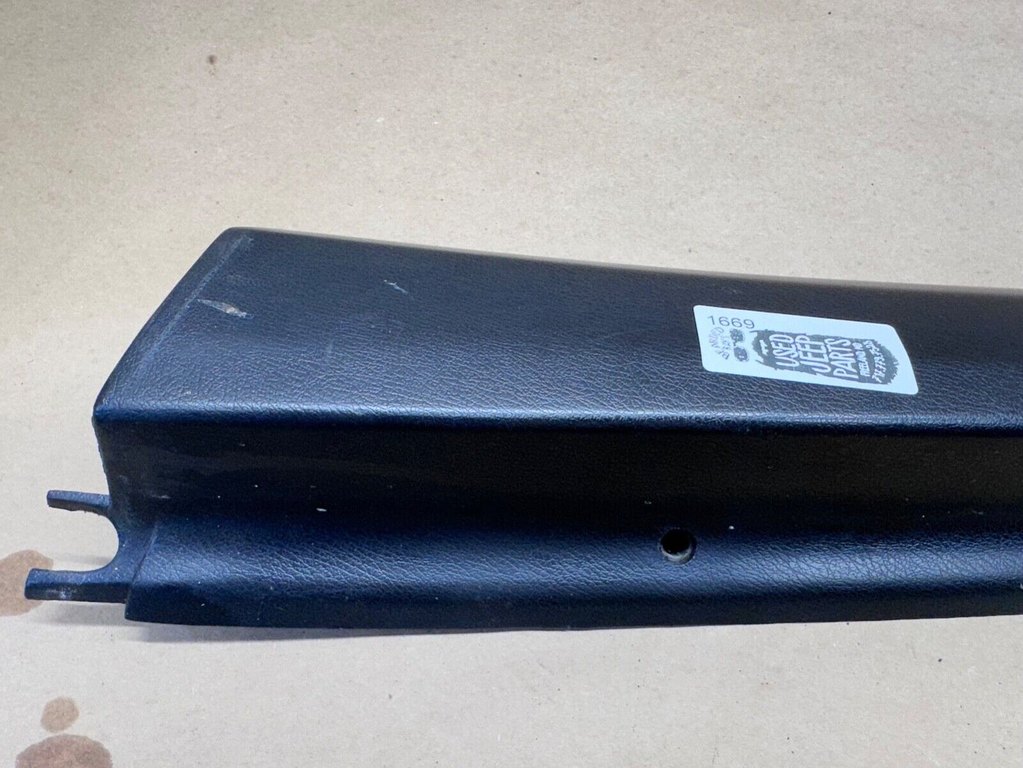 84-96 Jeep Cherokee XJ Rear Passenger D Pillar Cargo Trim Black Back Corner RH R