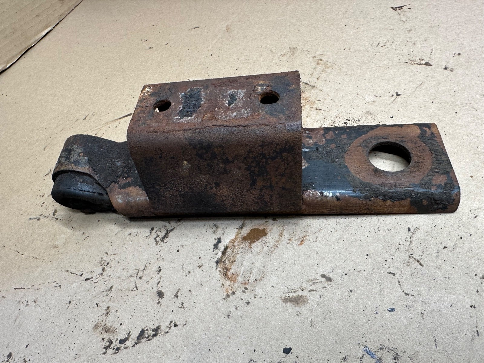 1987-1995 Jeep Wrangler YJ Automatic Transmission Mount Bracket 2.5 4.0 4.2