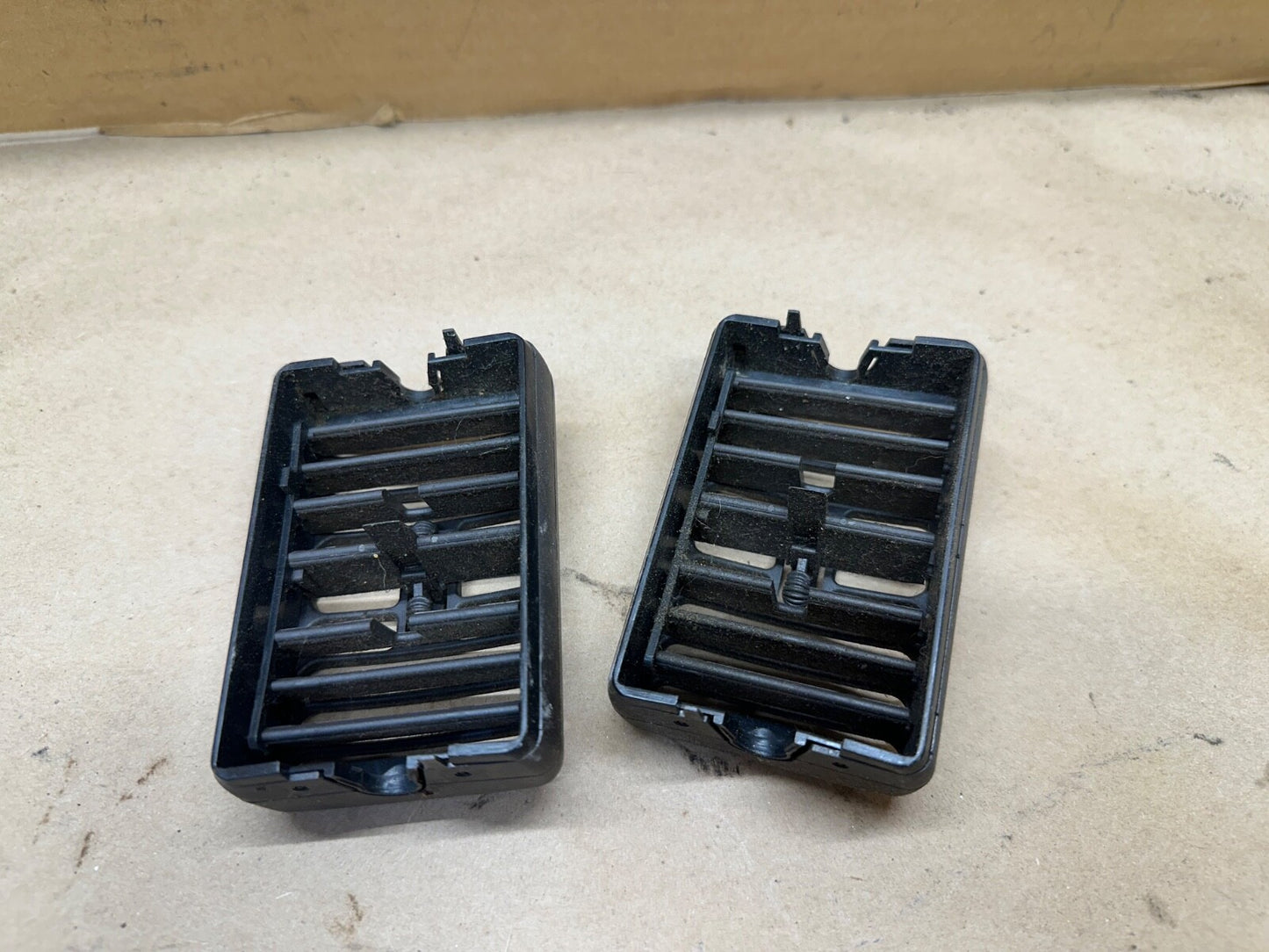 Jeep Cherokee XJ 97-01 OEM Left Right Dash Vents Louver Driver Passenger HVAC