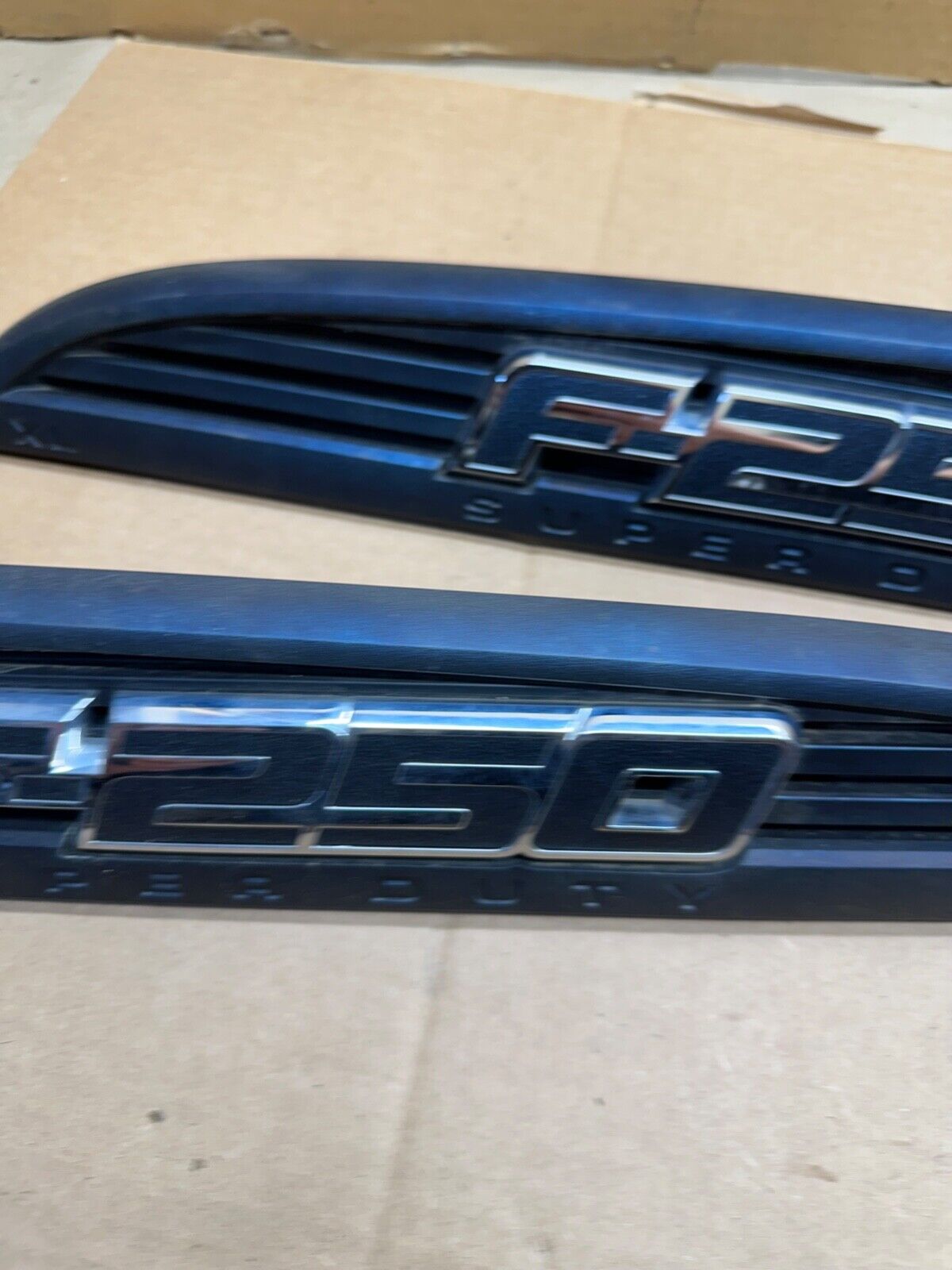 11-16 FORD F-250 SUPER DUTY OEM L & R EXTERIOR FENDER EMBLEM BADGE SET PAIR XL