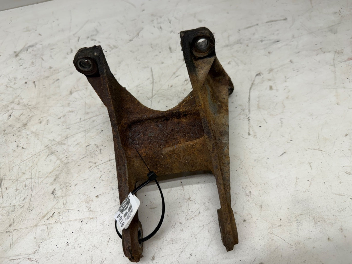 87-95 Jeep Wrangler YJ 2.5 4 Cyl Driver Side Motor Mount Bracket Left Engine OEM