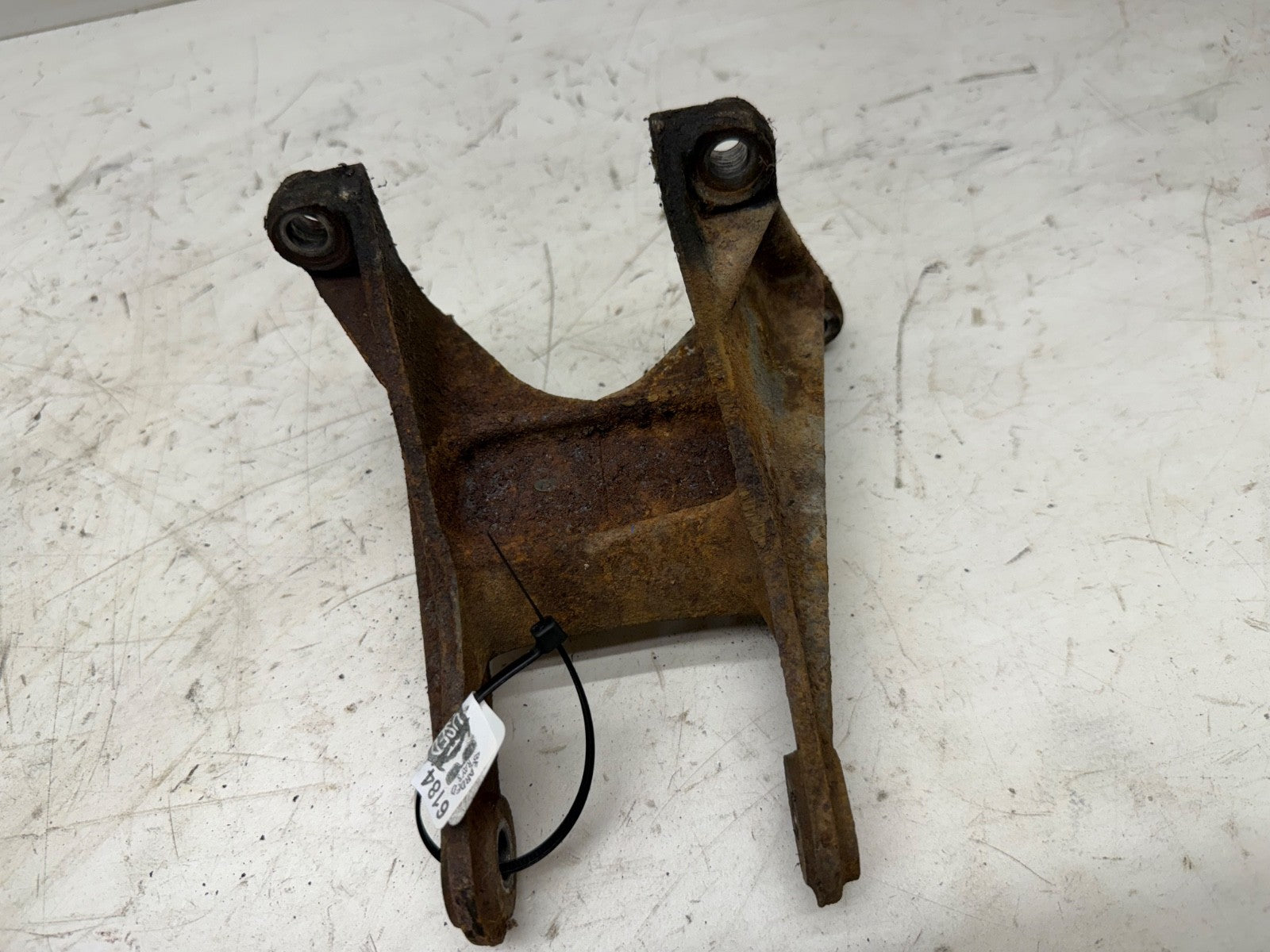 87-95 Jeep Wrangler YJ 2.5 4 Cyl Driver Side Motor Mount Bracket Left Engine OEM