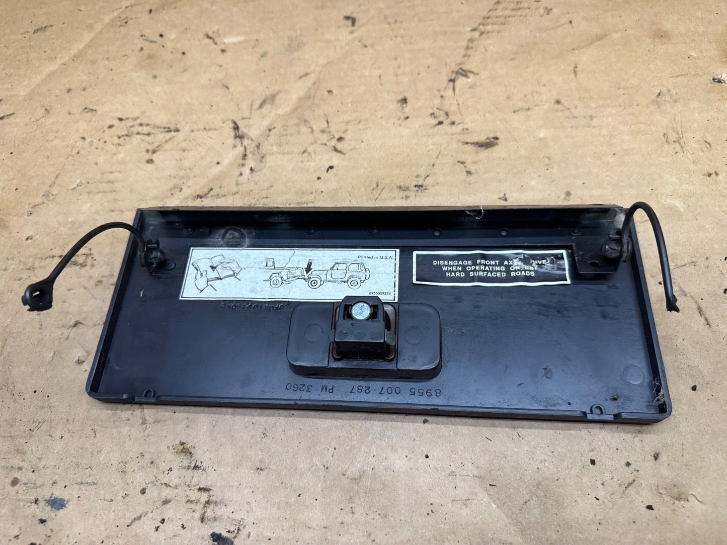 Jeep Wrangler YJ 87-95 OEM Black Glove Box Glovebox Door Factory OEM Latch Hinge