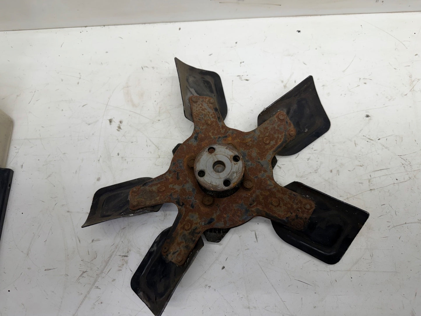 Jeep Wrangler YJ 92-95 2.5 L 4 cylinder Engine Cooling Fan clutch 2.5L Radiator