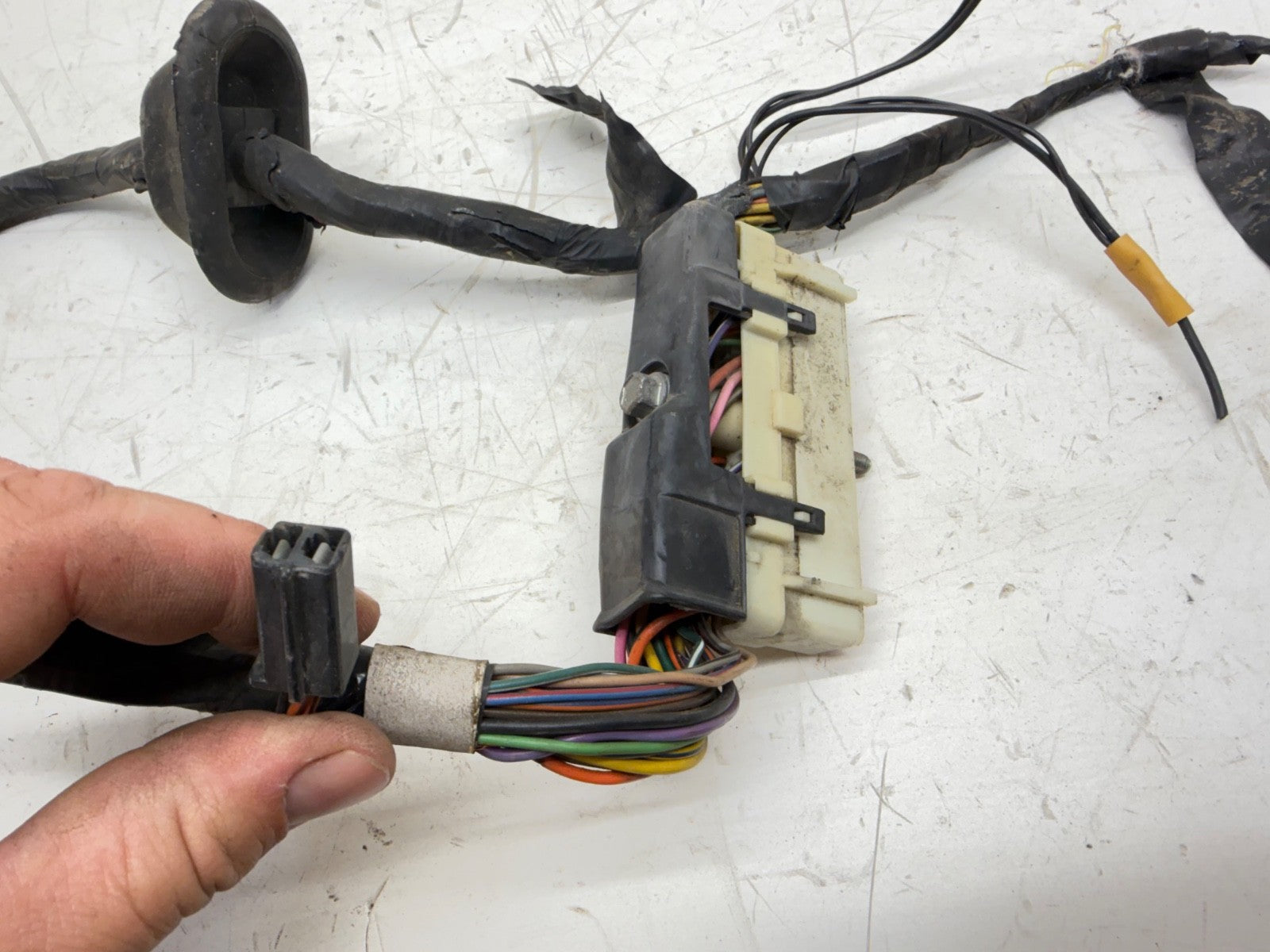 87-91 Jeep Wrangler YJ ECU PCM Wiring Connector Plug Pigtail Wire Wiring OEM
