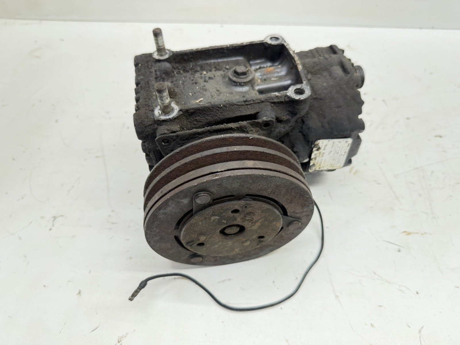 Jeep CJ YJ Wrangler Wagoneer AMC V8 York A/C Compressor Cherokee J10 J20 AC OEM