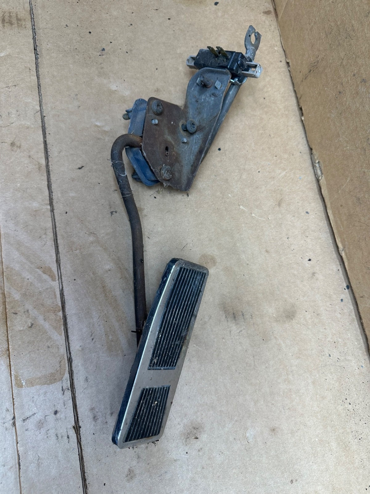 78-91 Jeep Wagoneer Accelerator Gas Pedal Throttle Petal FSJ Turbo 400 Switch OE