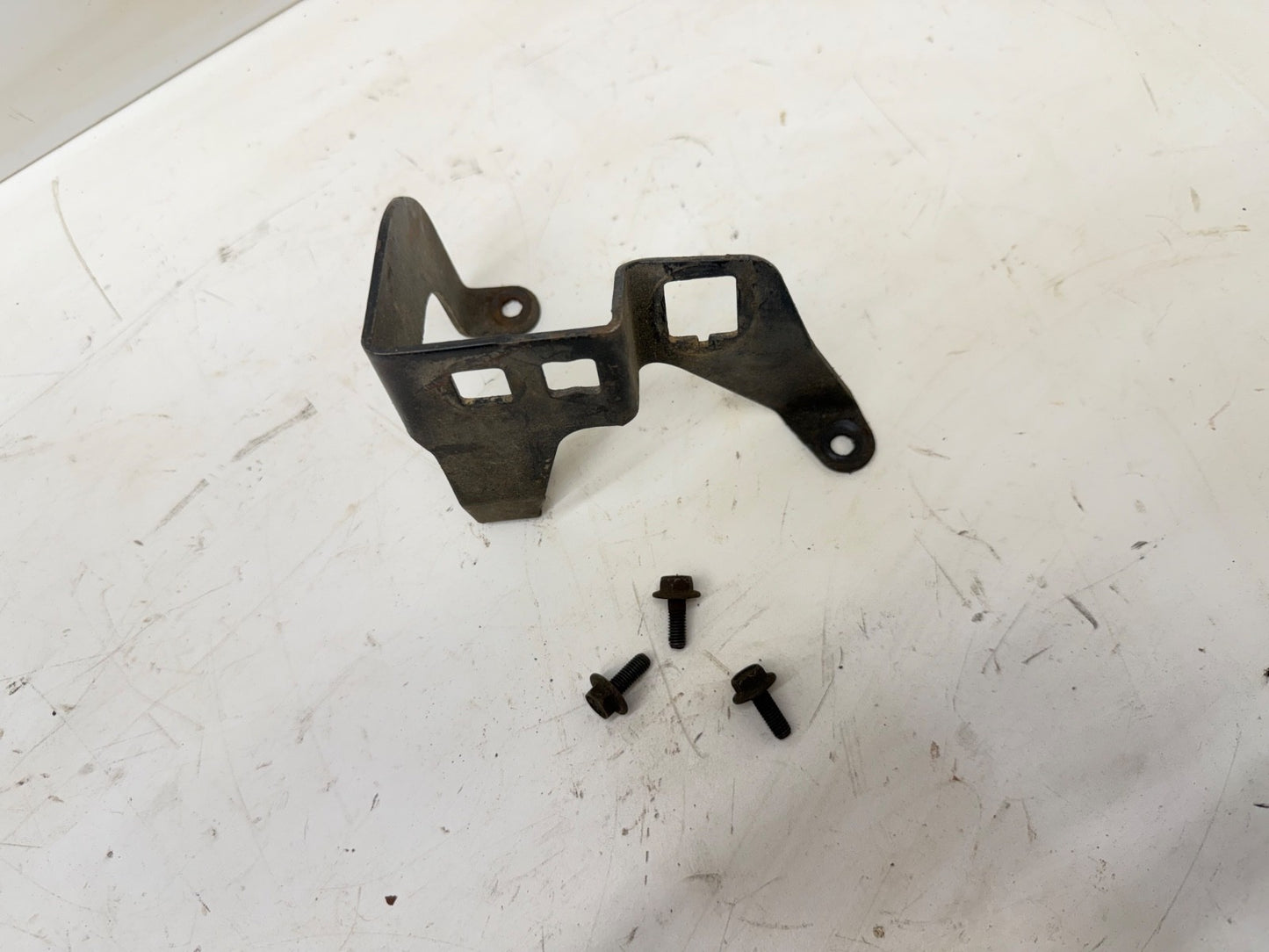 91-02 Jeep Wrangler TJ 4.0 L Throttle Cable Bracket 6 cylinder Mount OEM Factory