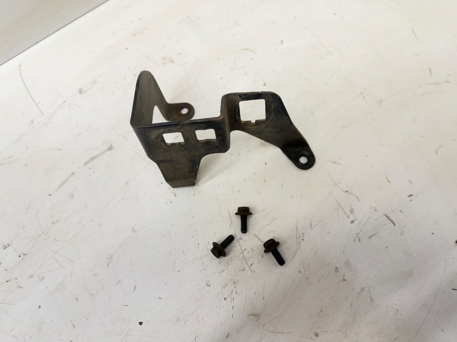 91-02 Jeep Wrangler TJ 4.0 L Throttle Cable Bracket 6 cylinder Mount OEM Factory