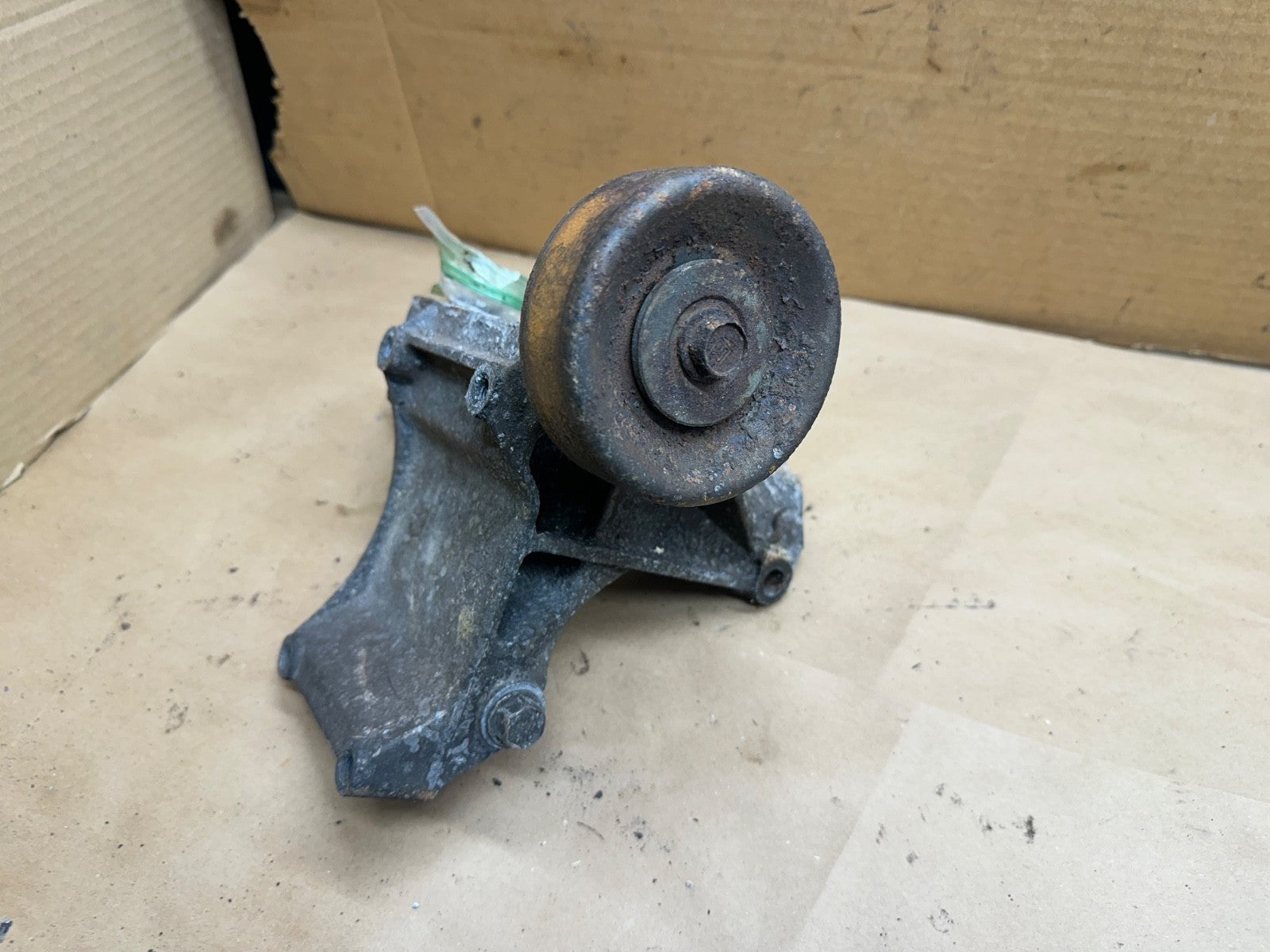 Jeep Wrangler YJ 91-95 2.5 4.0 Engine Alternator AC A/C Bracket Pulley 53007602